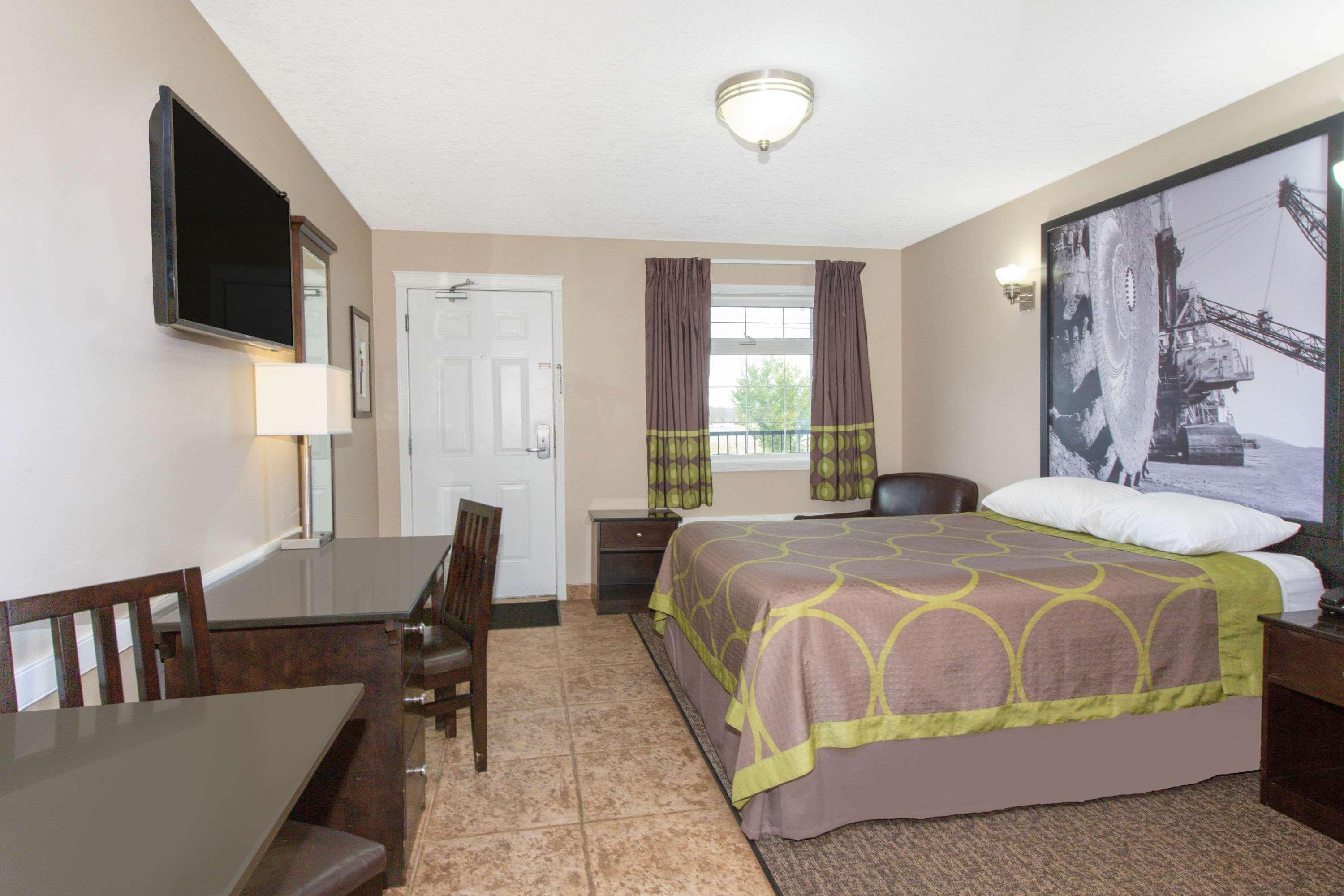 Super 8 by Wyndham Fort McMurray — photo 4