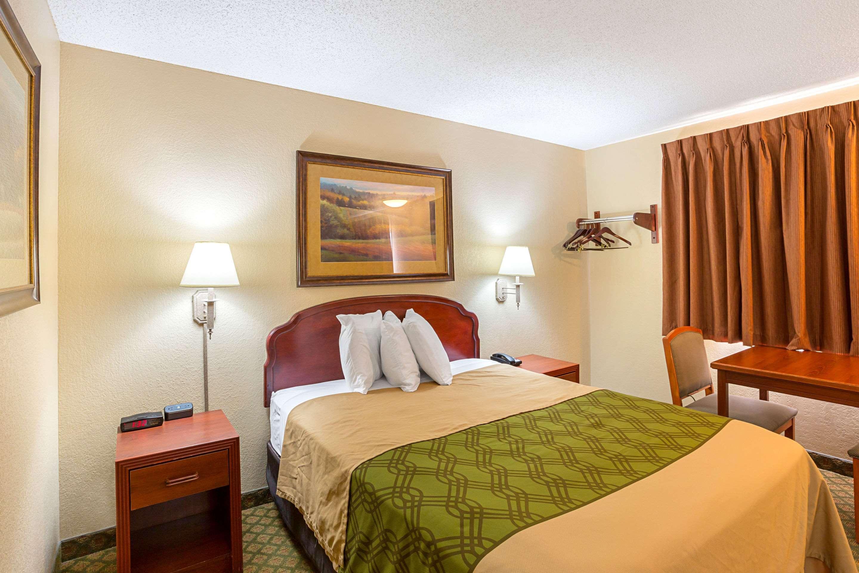 Rodeway Inn & Suites Kearney — photo 5
