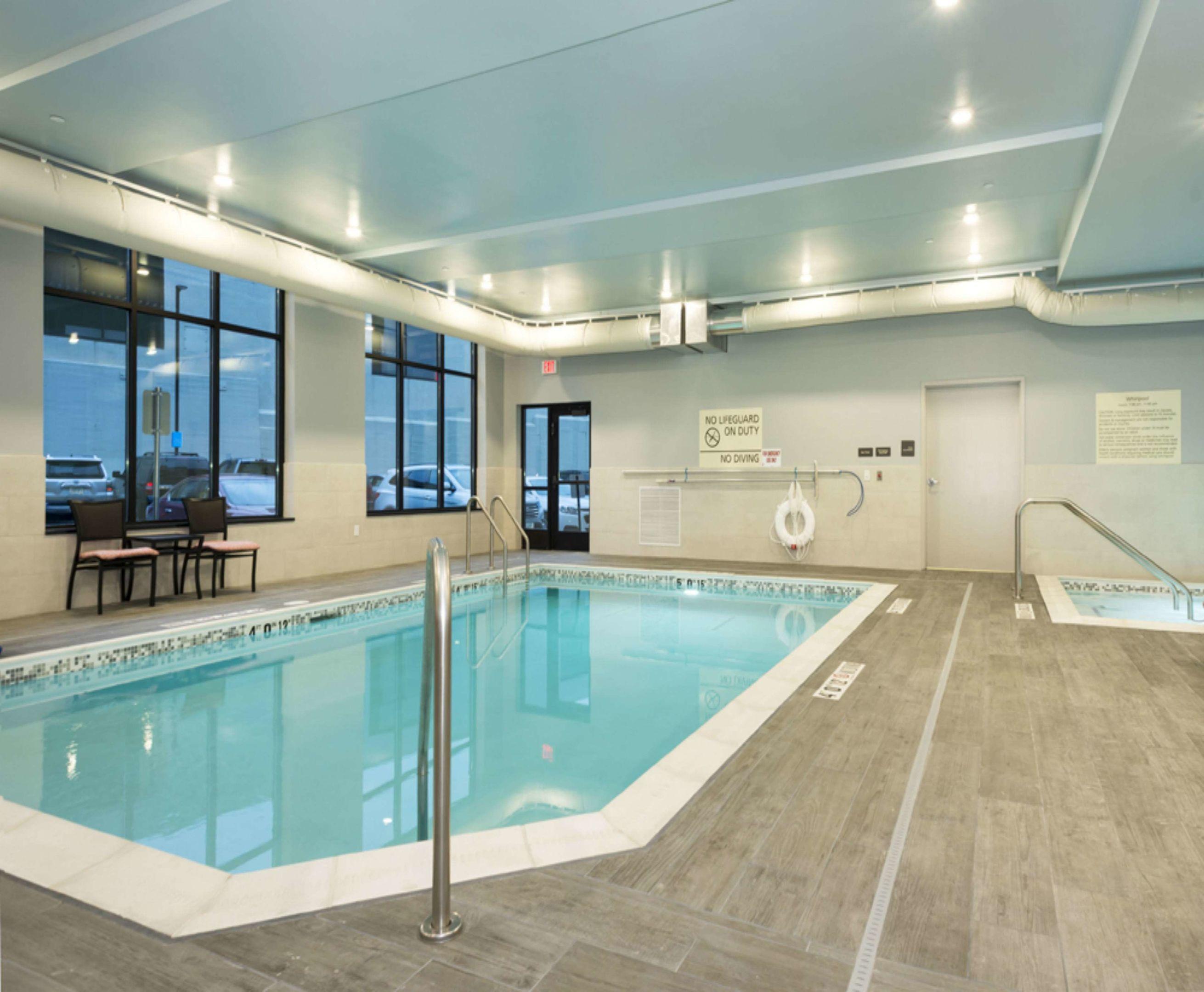 Hampton Inn & Suites Minneapolis University Area — photo 4