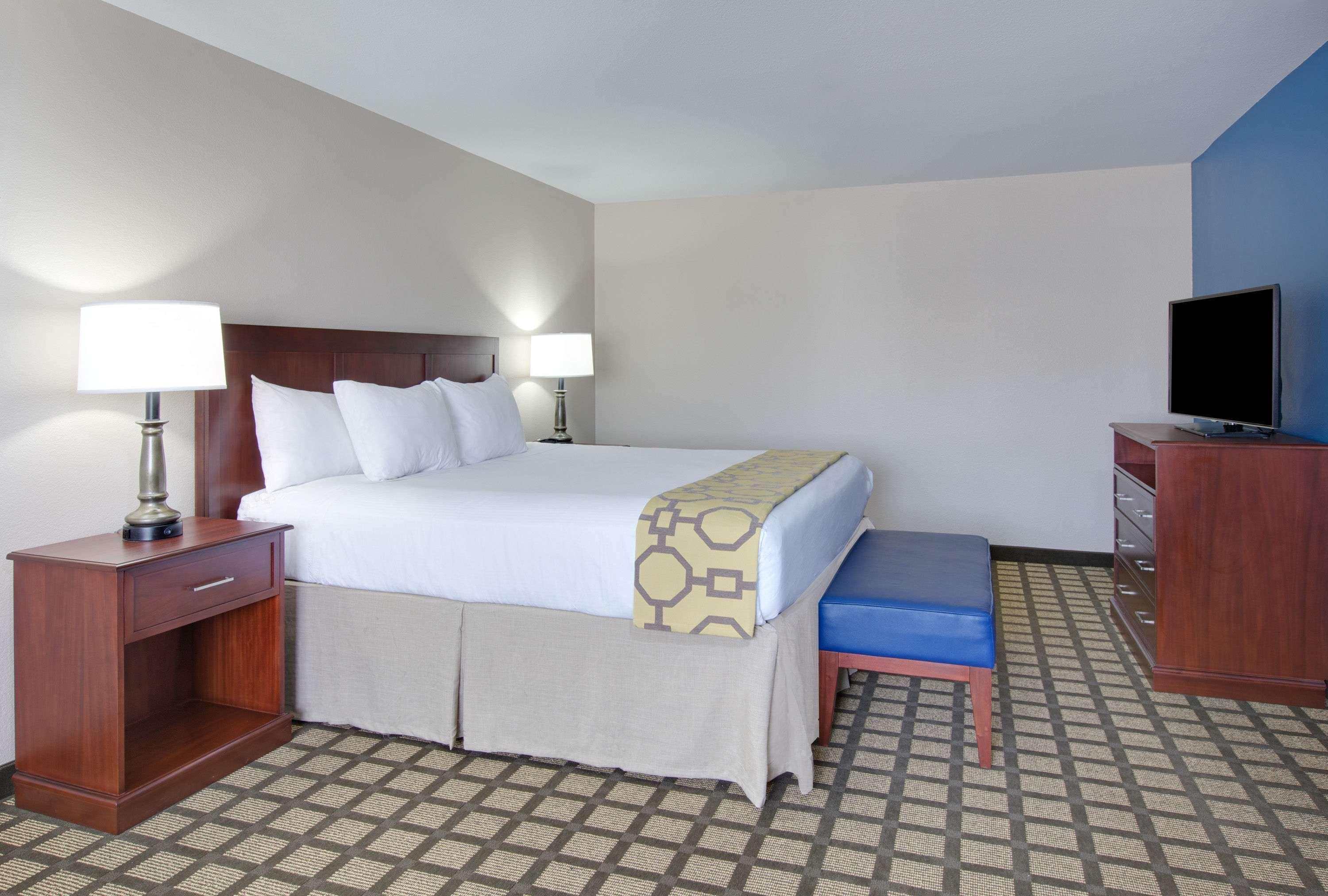 Baymont Inn & Suites Big Spring — photo 4