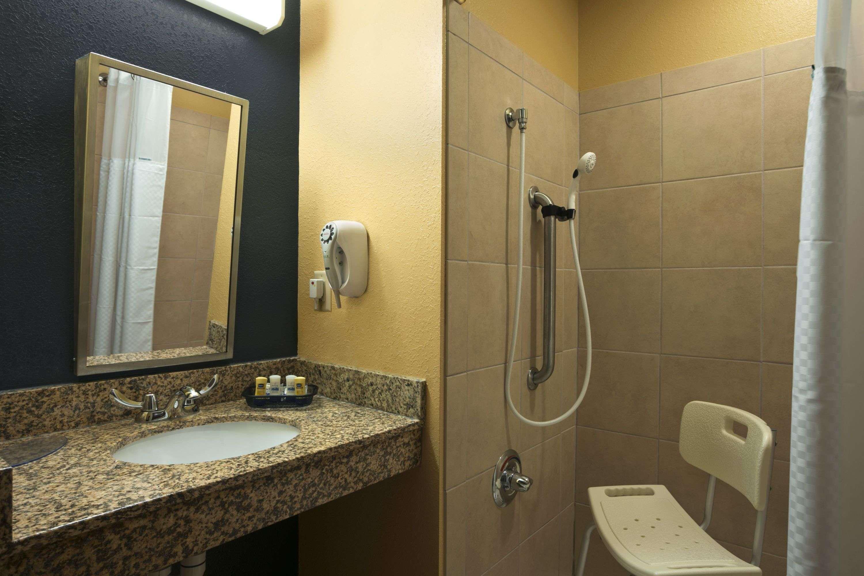 Microtel Inn & Suites by Wyndham Washington/Meadow Lands — photo 4
