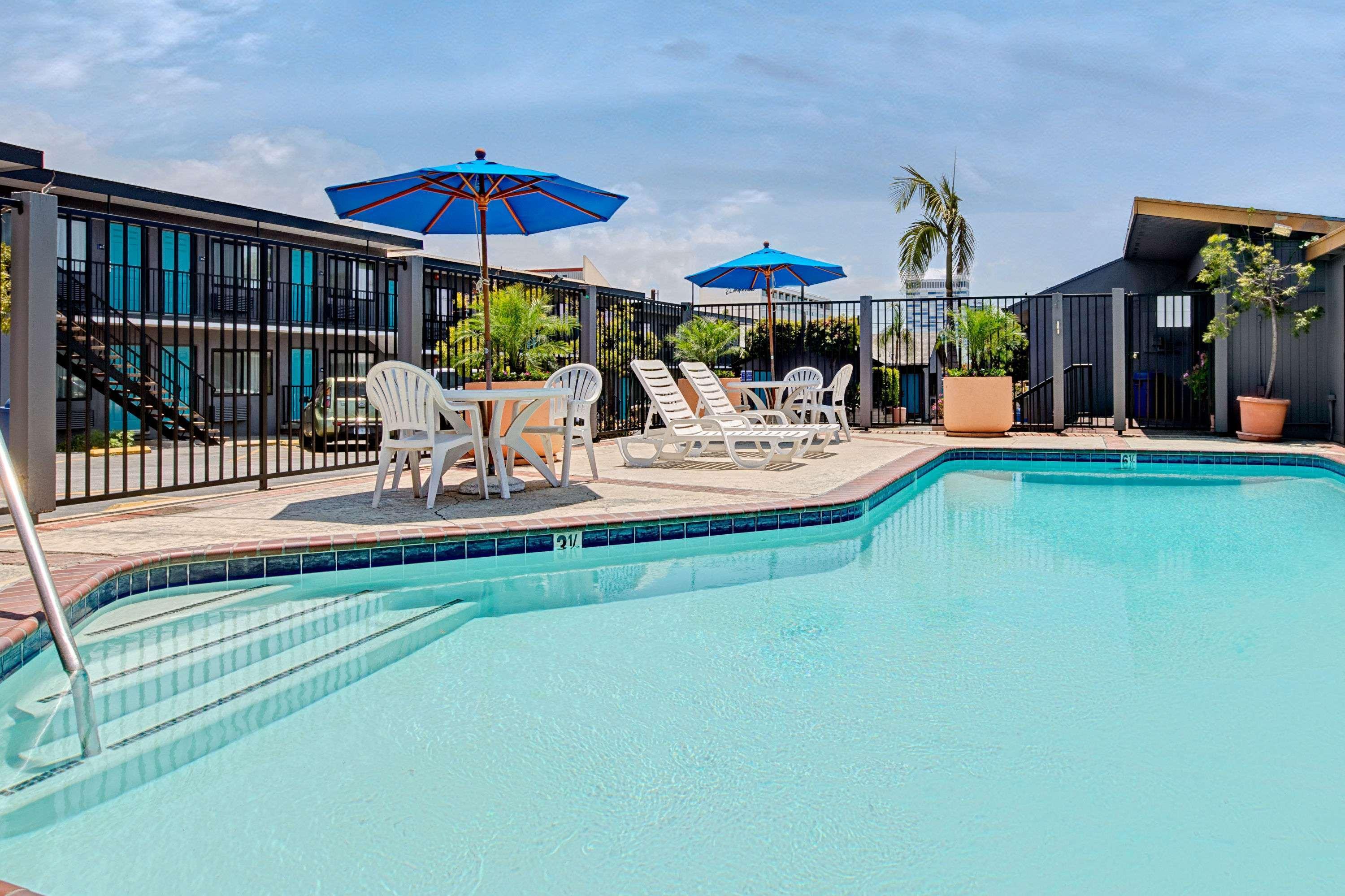 Travelodge by Wyndham LAX South — photo 4