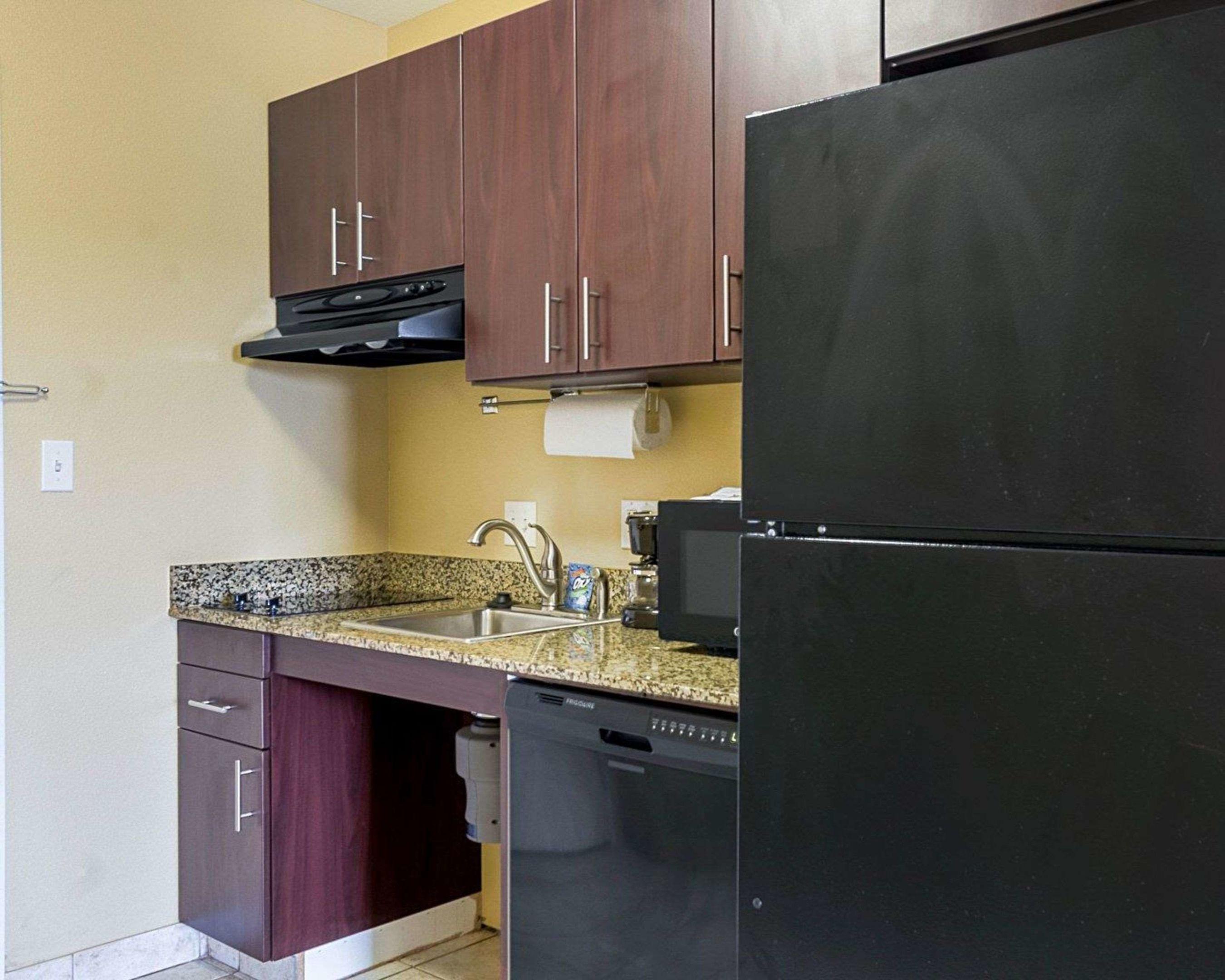 MainStay Suites Minot — photo 5