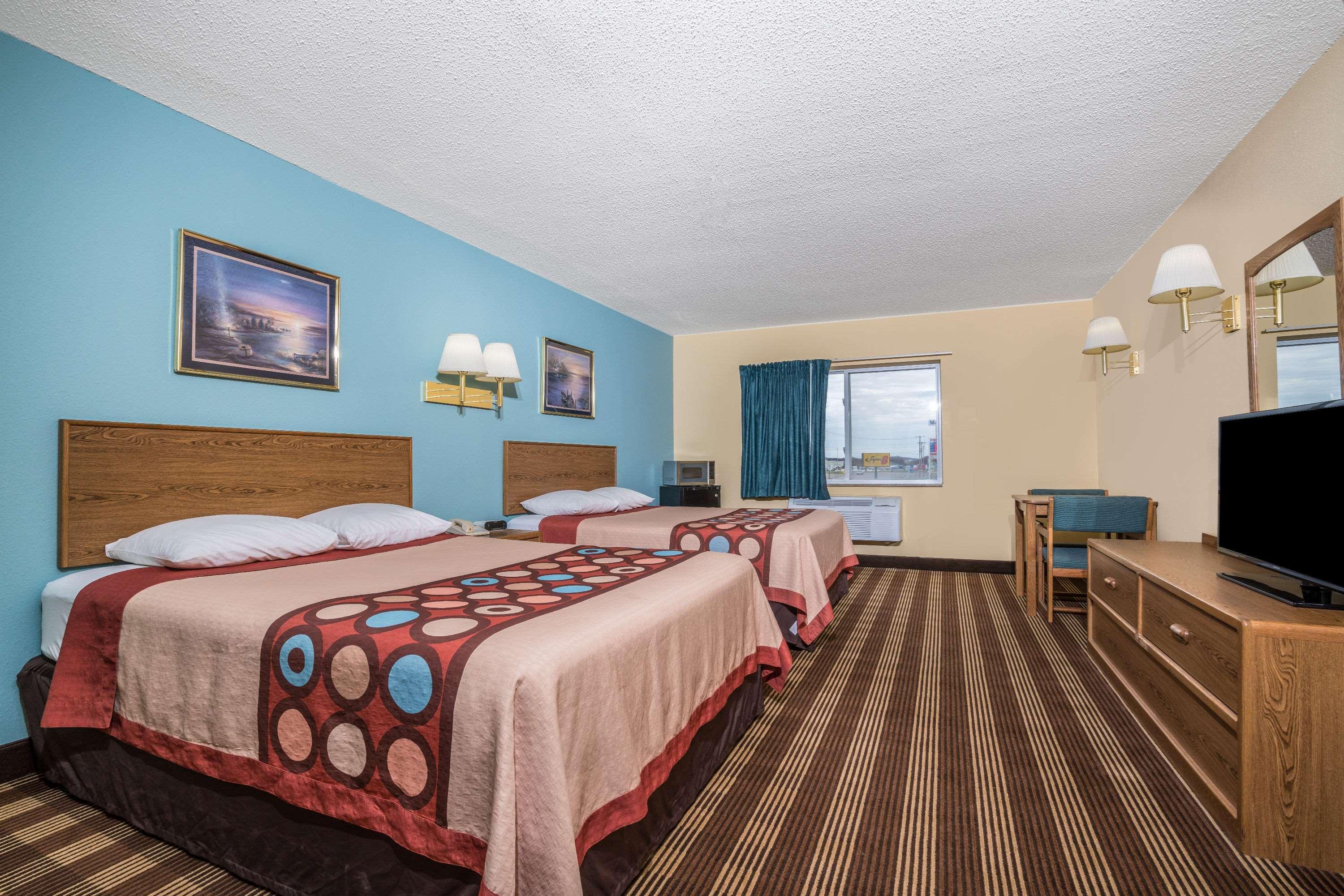 Super 8 by Wyndham Osseo WI — photo 5