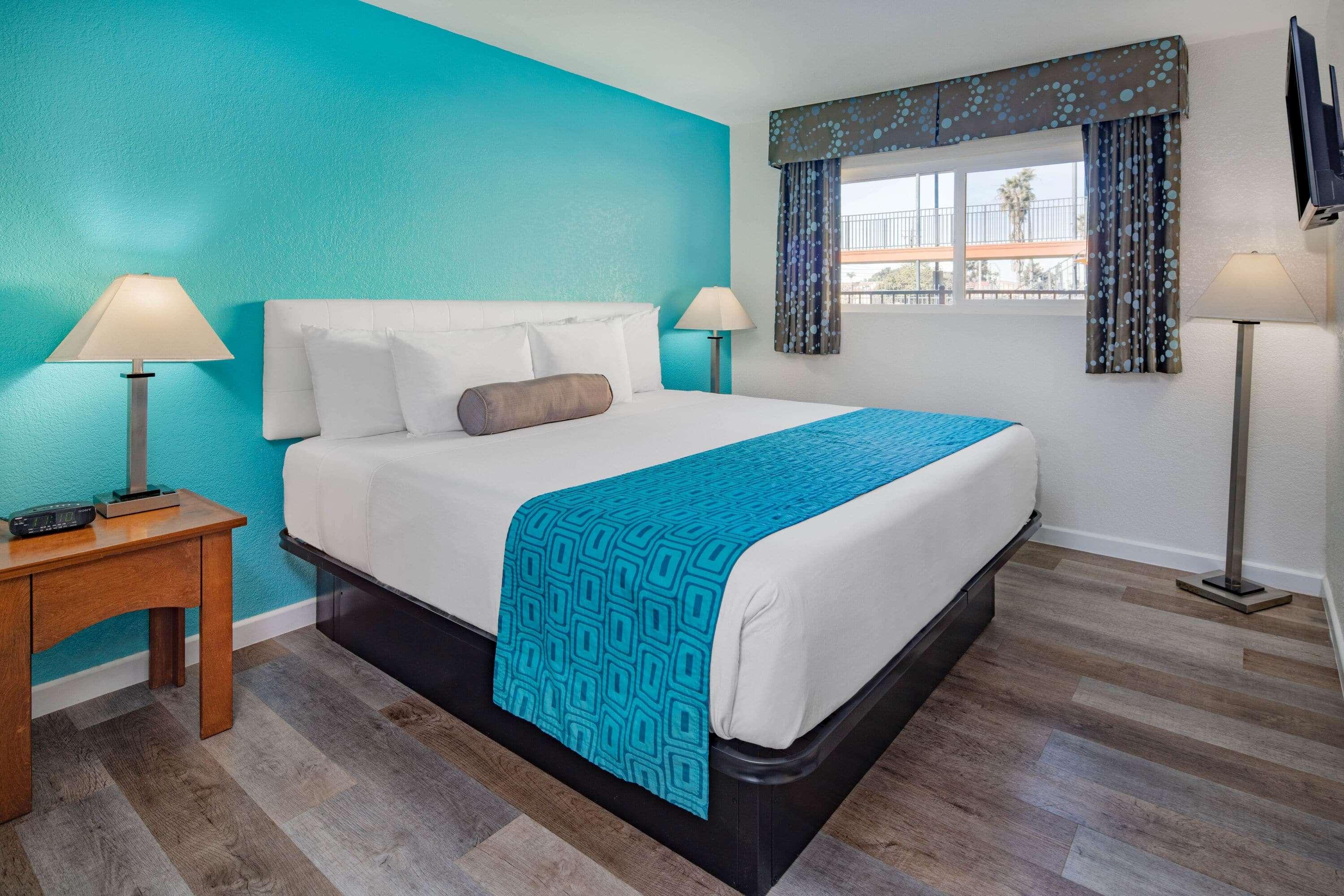 Howard Johnson Inn & Suites San Diego Area/Chula Vista