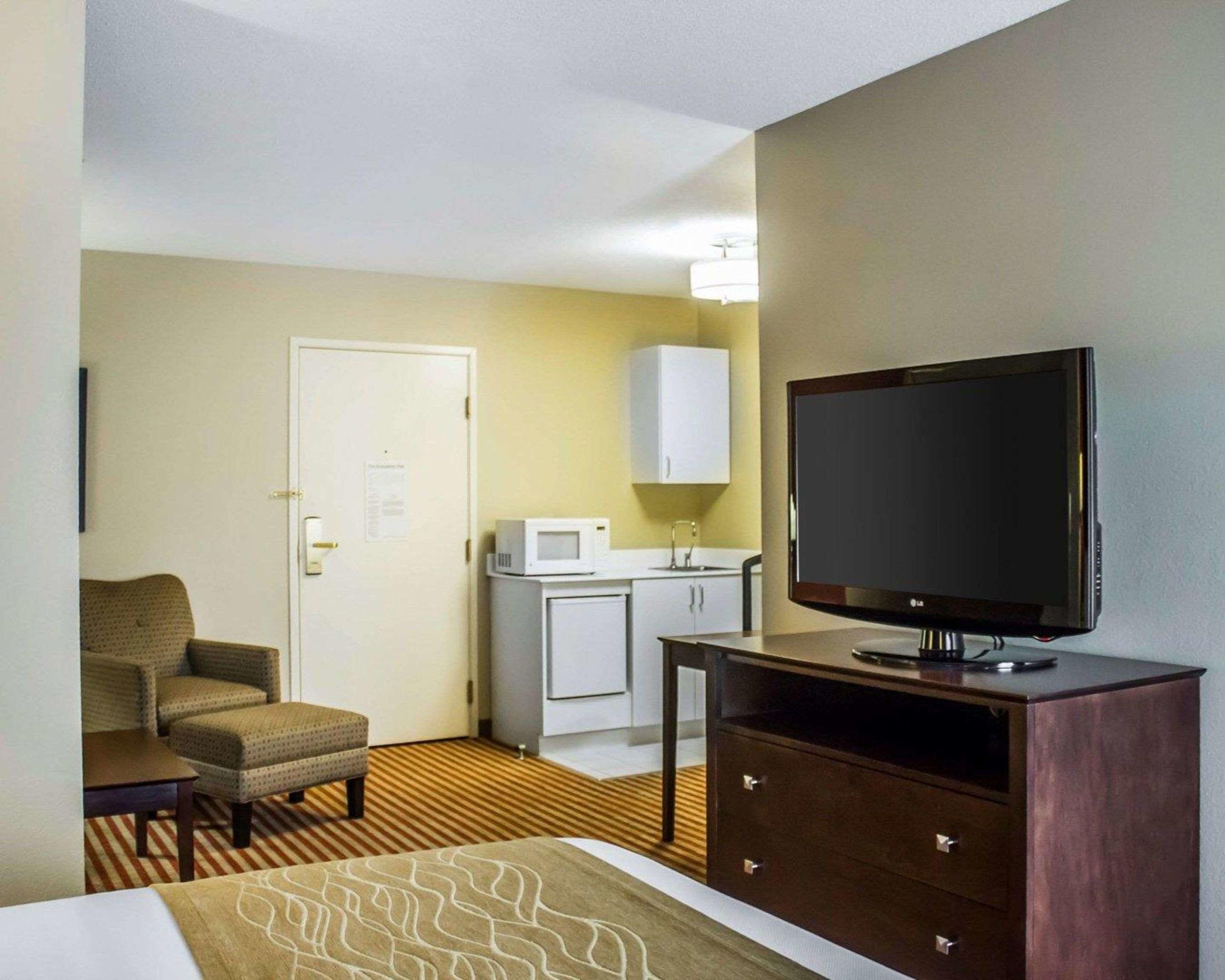 Comfort Inn And Suites Dayville — photo 5