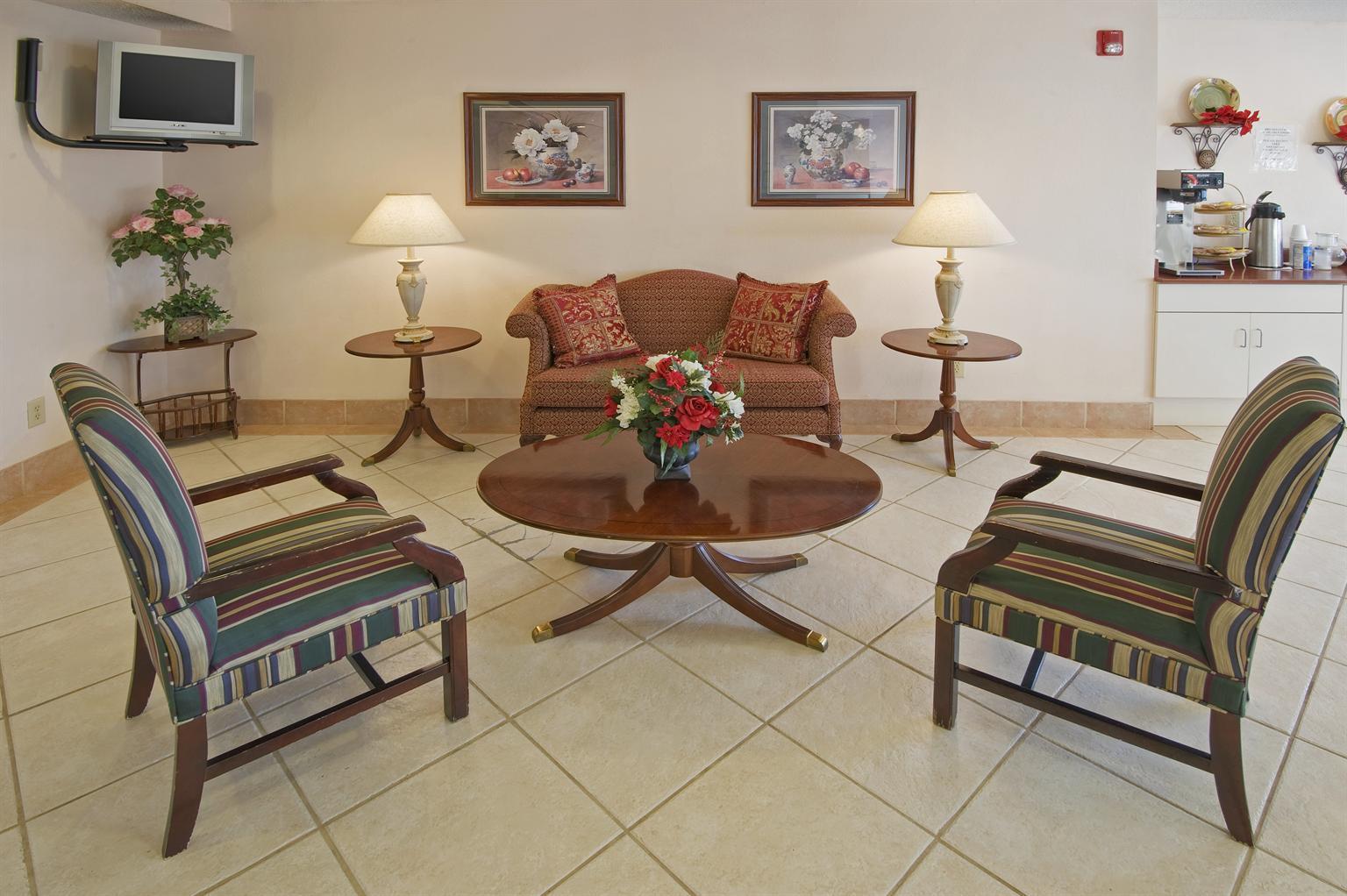 Americas Best Value Inn & Suites McDonough — photo 4