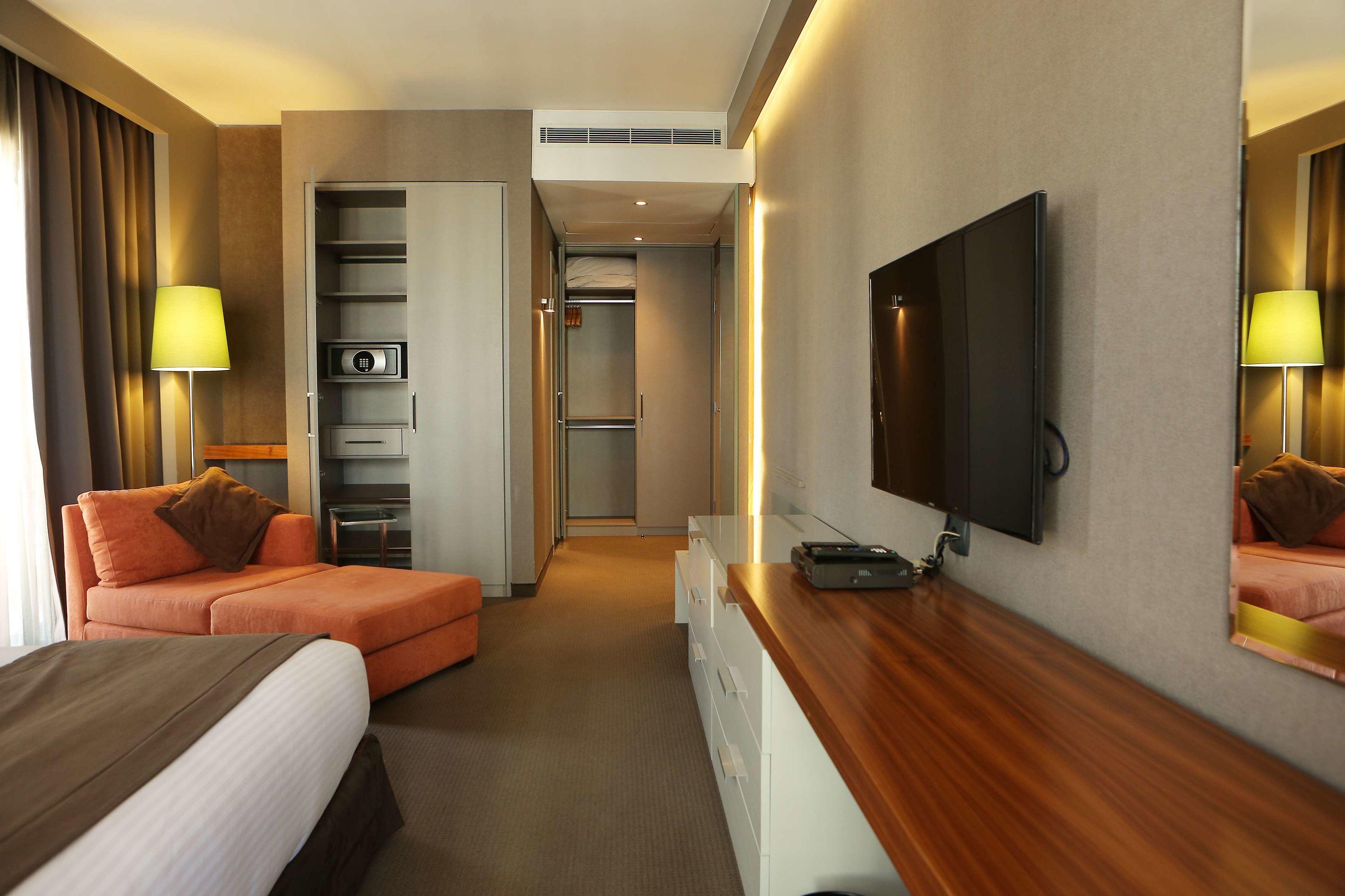 Park Tower Suites — photo 3