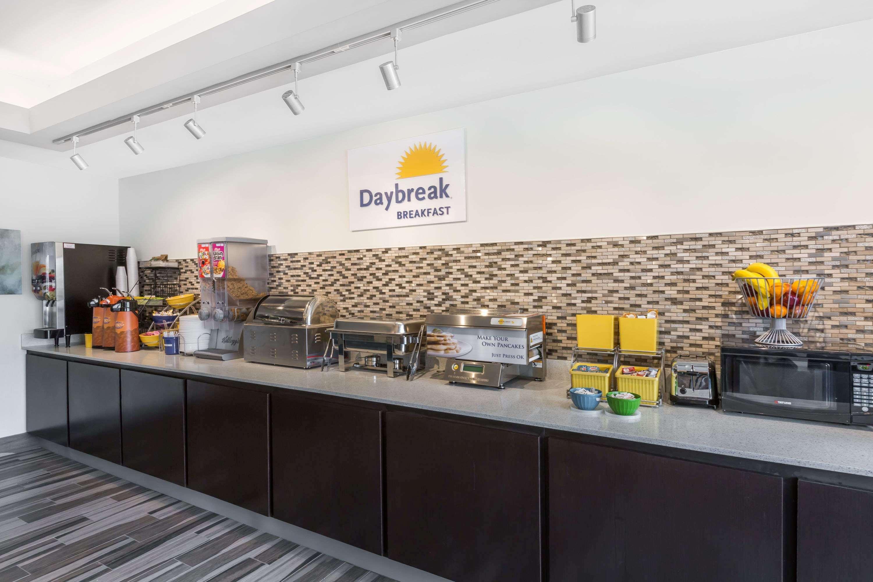 Days Inn & Suites Katy — photo 4