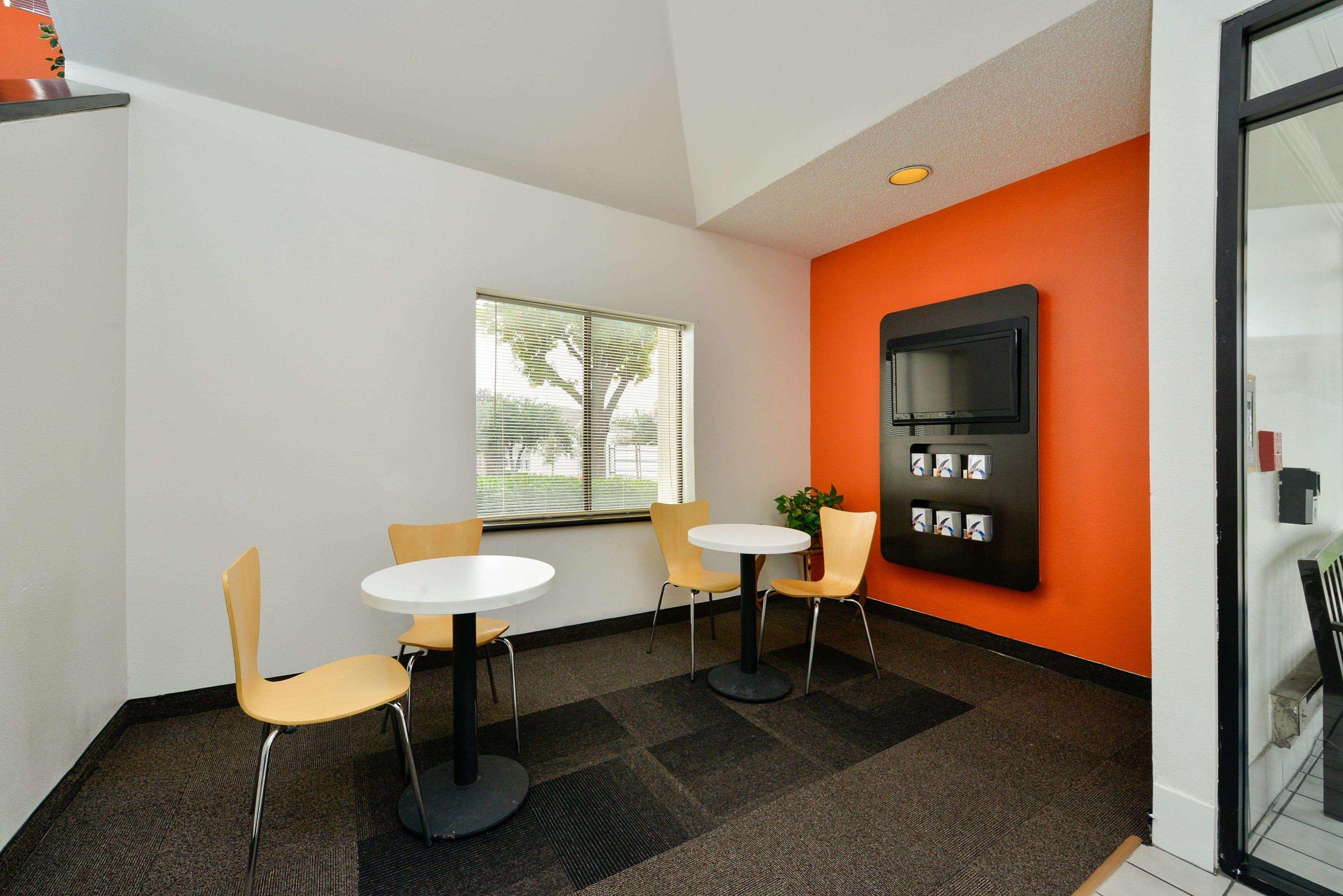 Motel 6 West Plano — photo 5