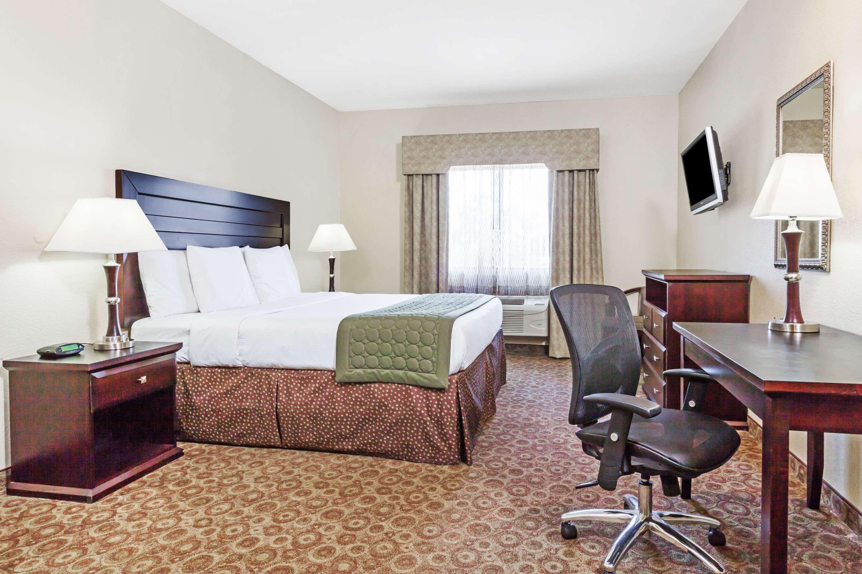 Baymont Inn & Suites Tyler — photo 5