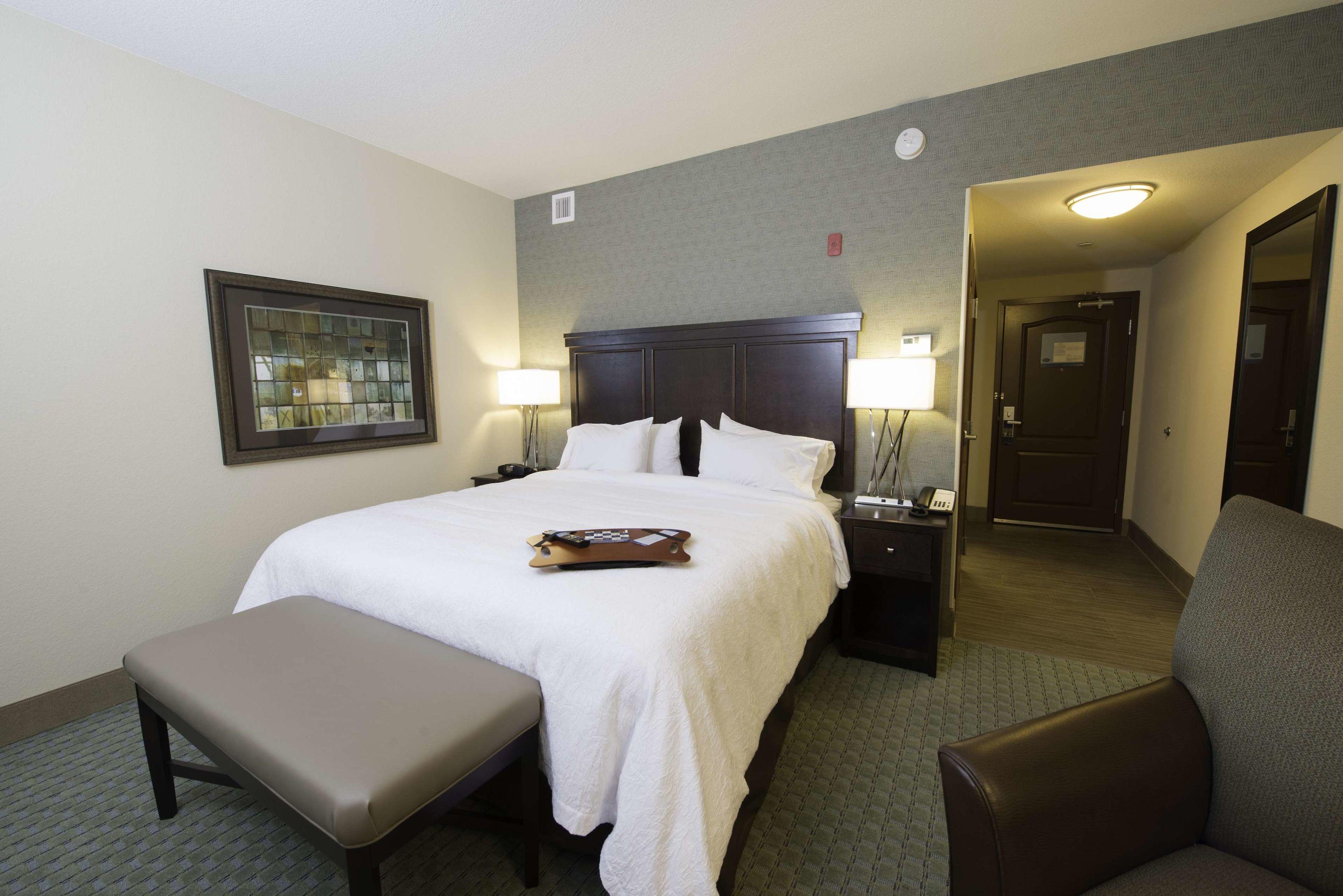 Hampton Inn & Suites Bismarck Northwest — photo 4
