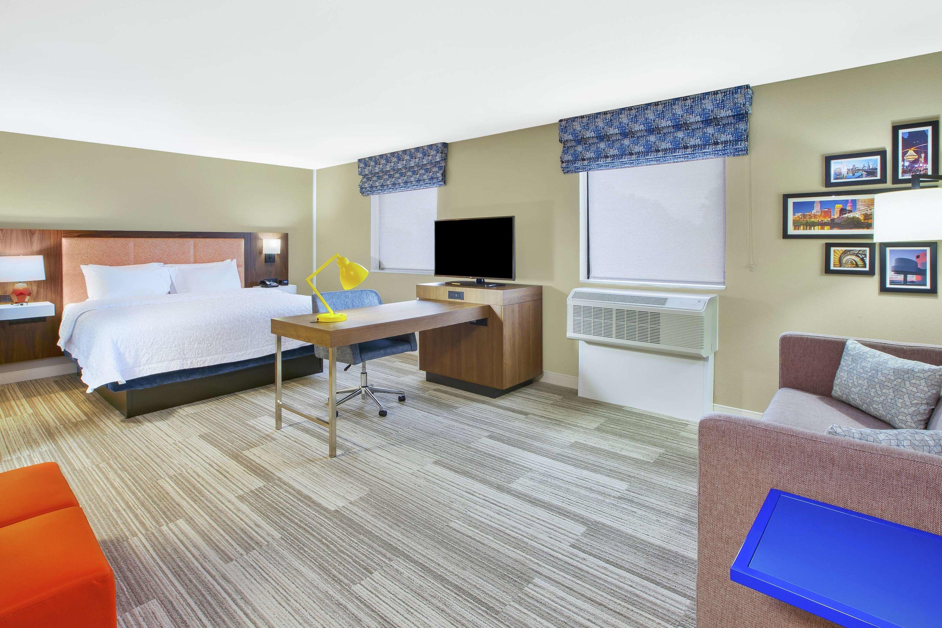 Hampton Inn & Suites Oakwood Village-Cleveland — photo 4