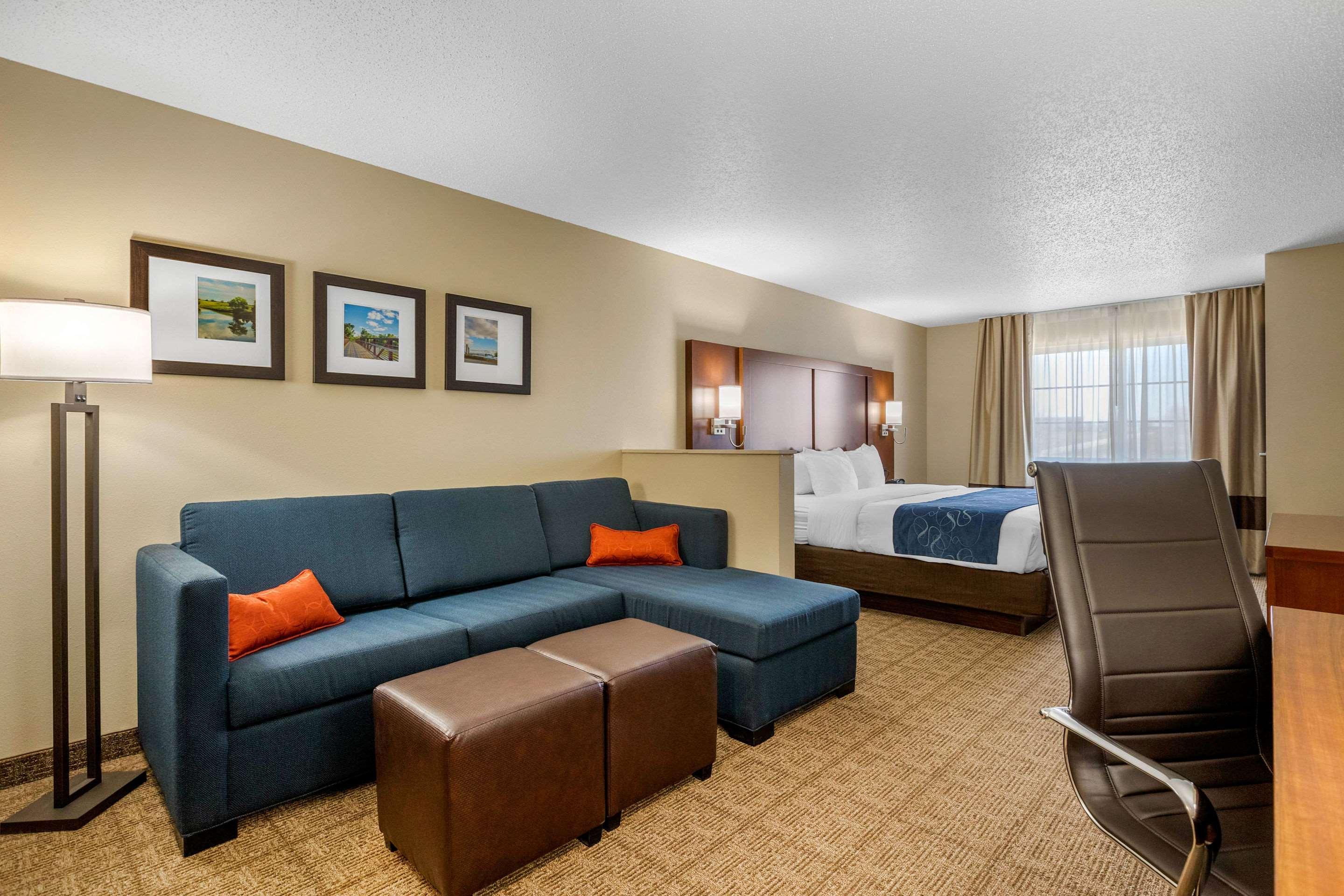 Comfort Suites — photo 5