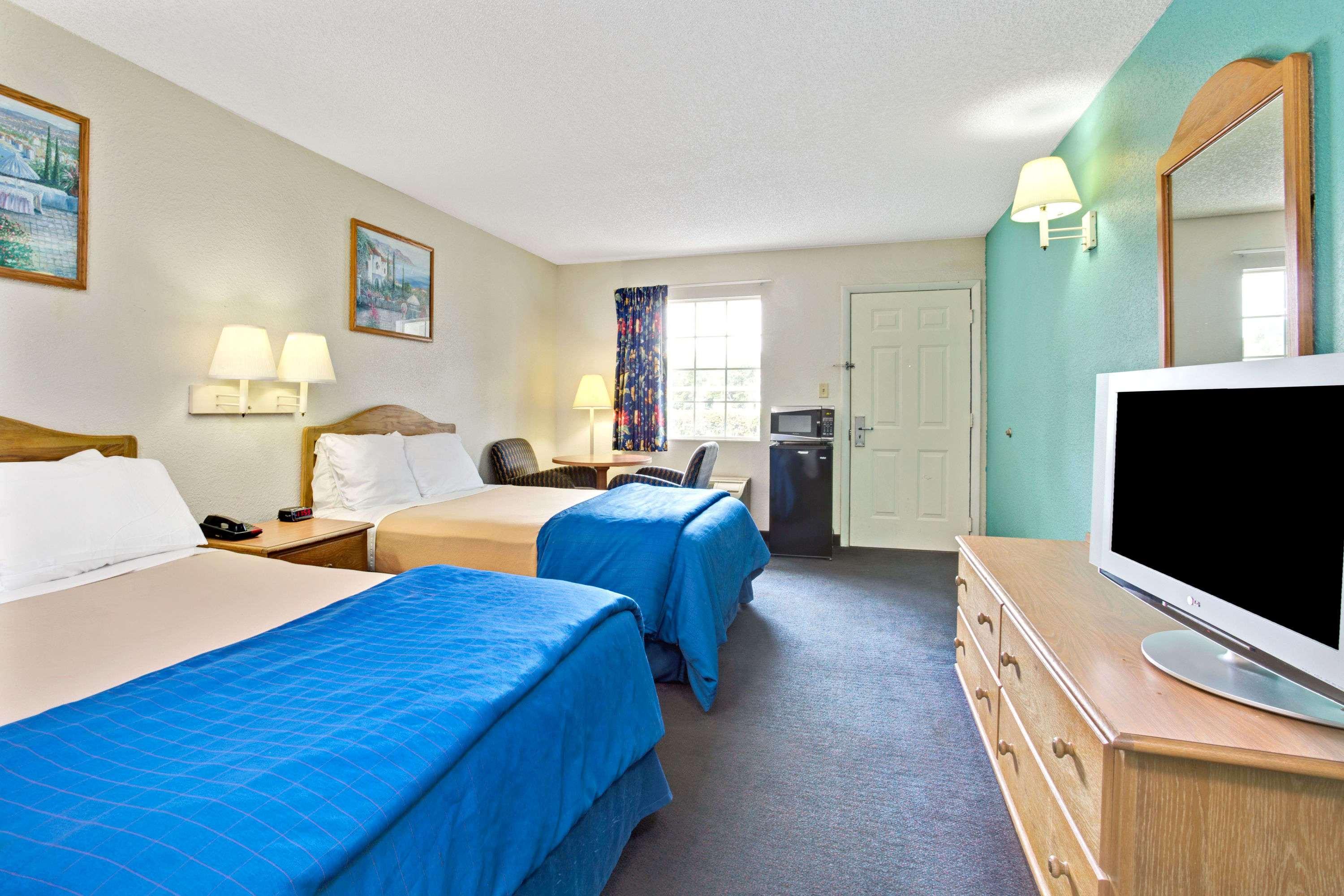 Travelodge Suites by Wyndham MacClenny — photo 5