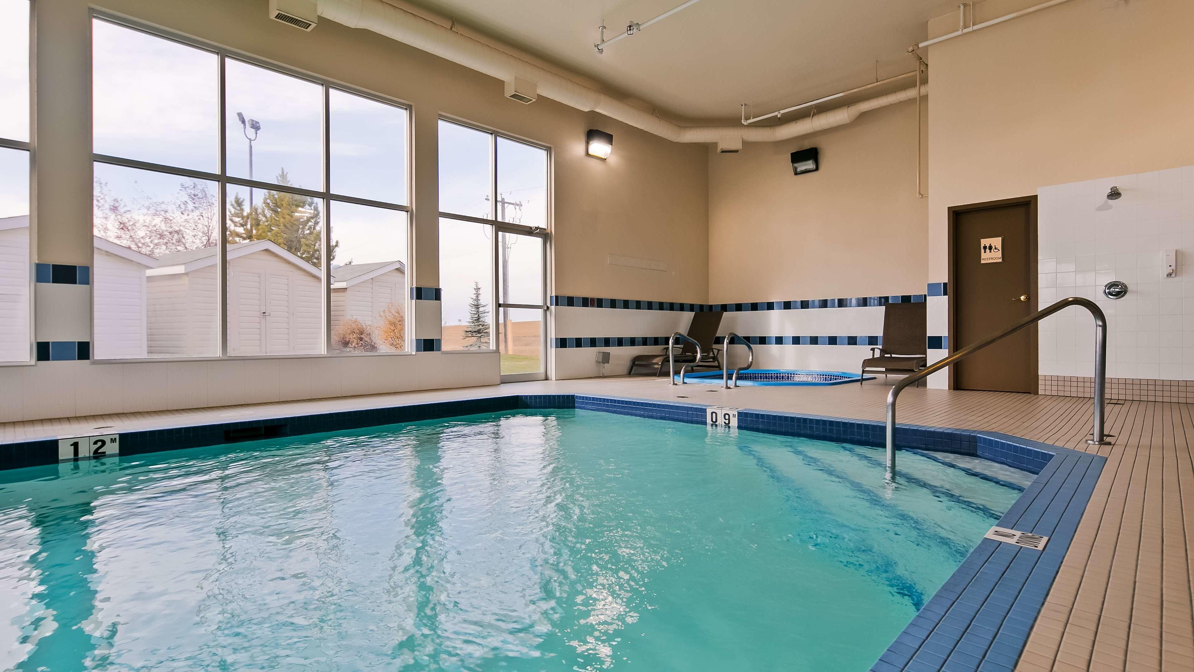 Best Western Plus Red Deer Inn & Suites — photo 3