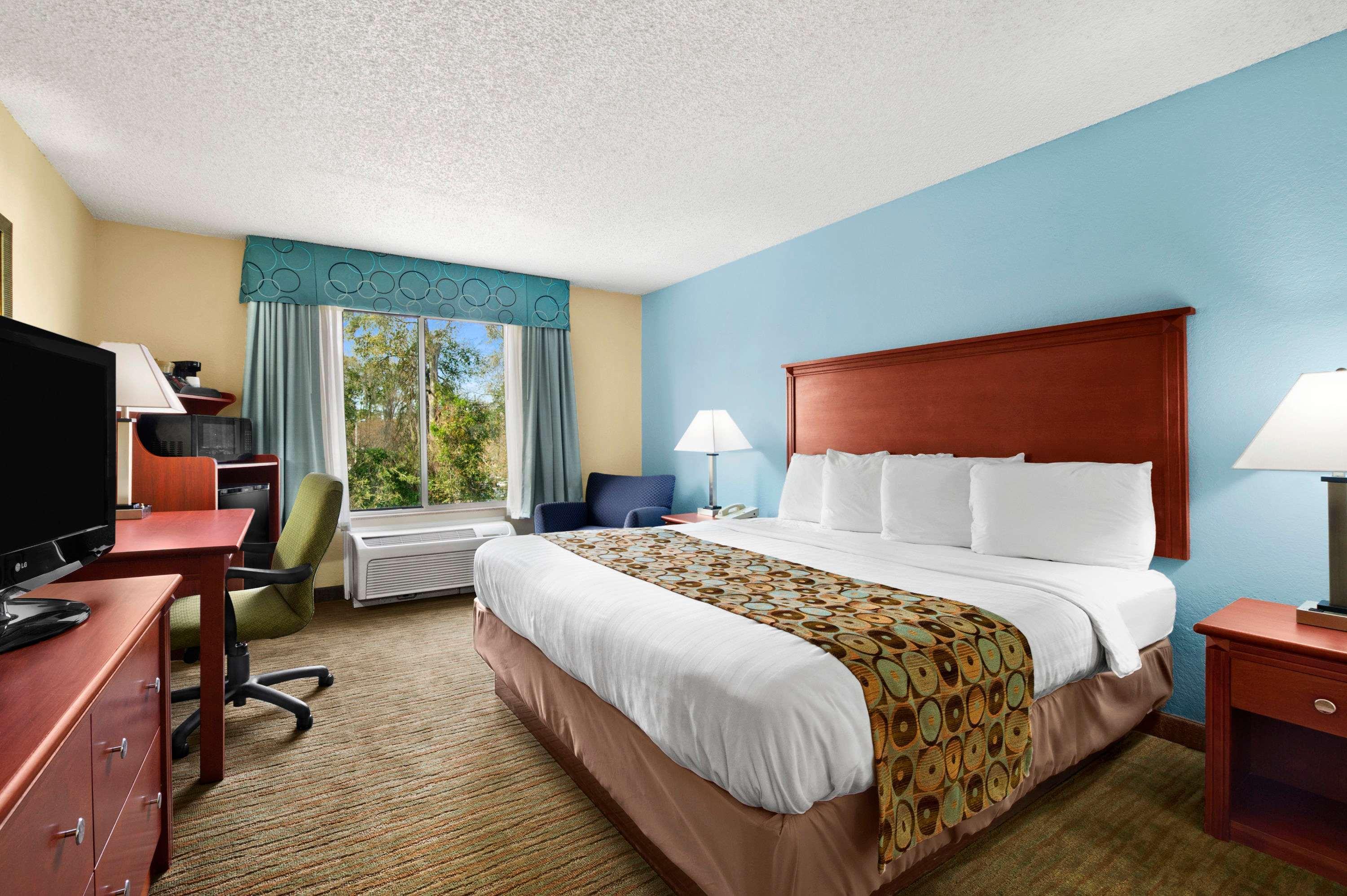 Baymont Inn & Suites Gainesville — photo 5