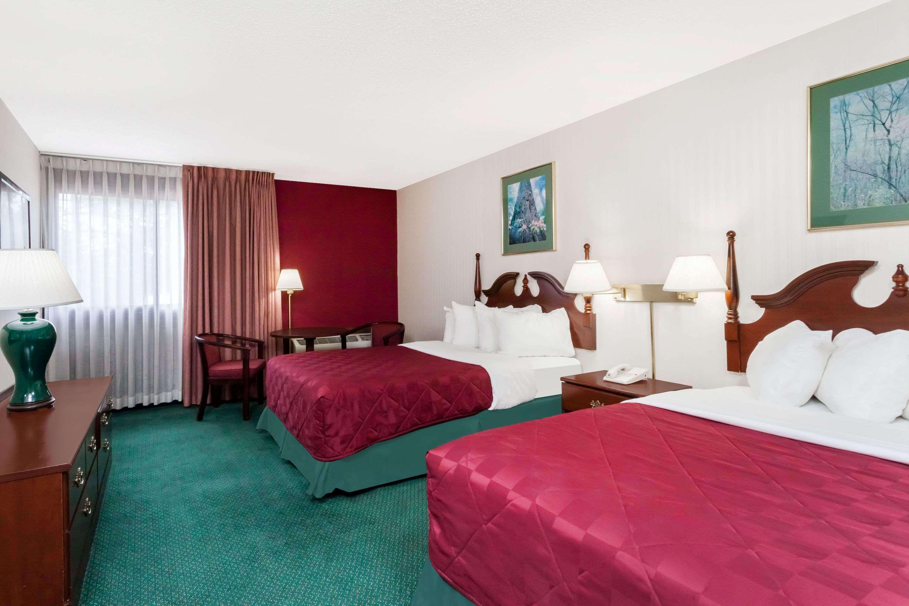 Baymont by Wyndham Queensbury / Lake George — photo 5