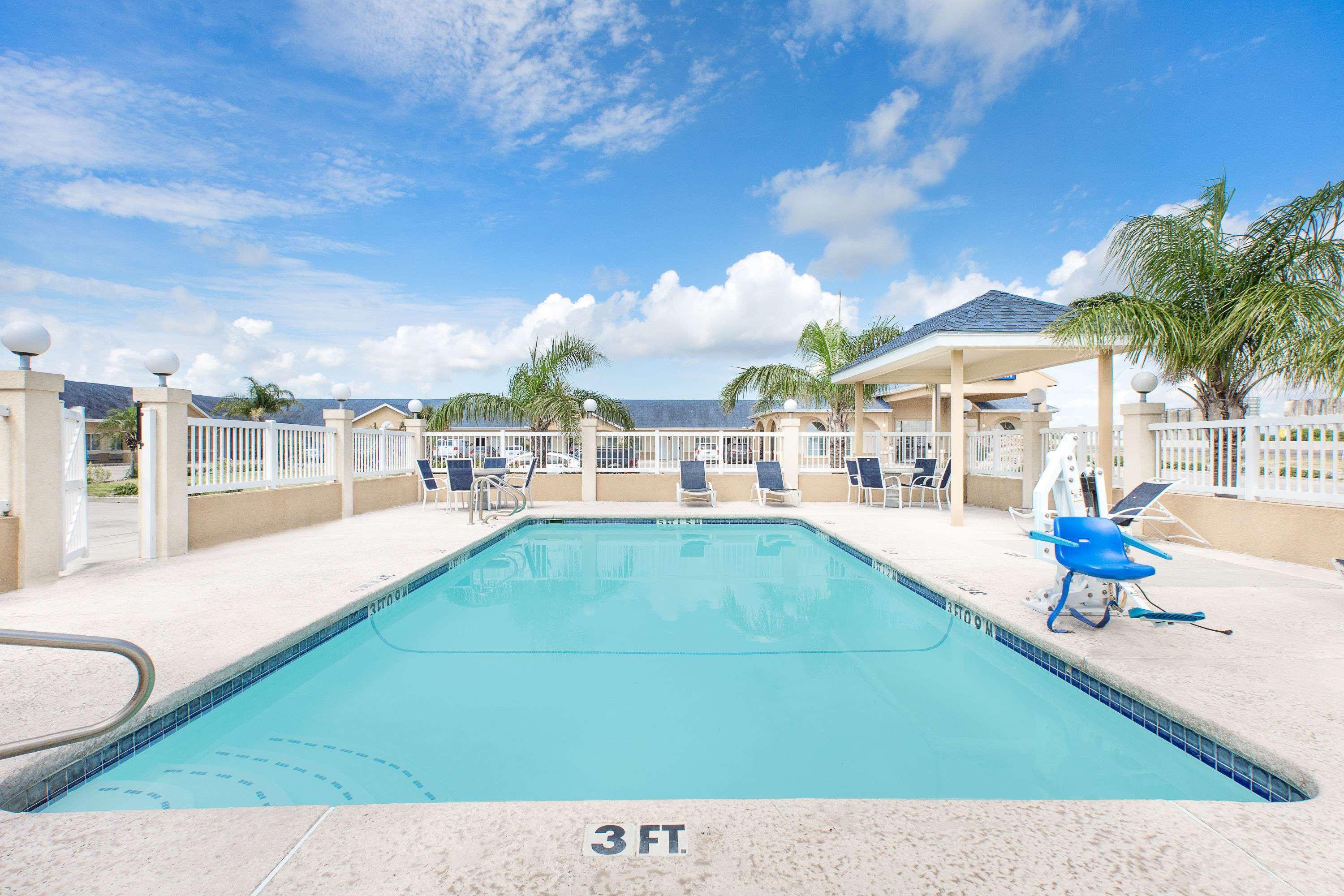 Days Inn Robstown — photo 4