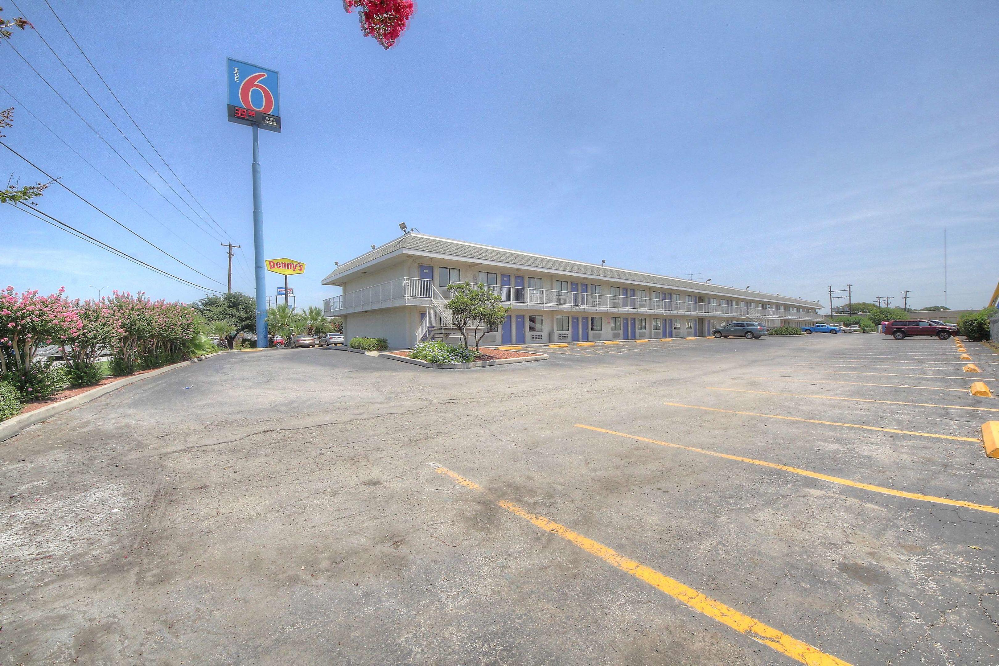 Motel 6 San Antonio Ft Sam Houston — photo 4