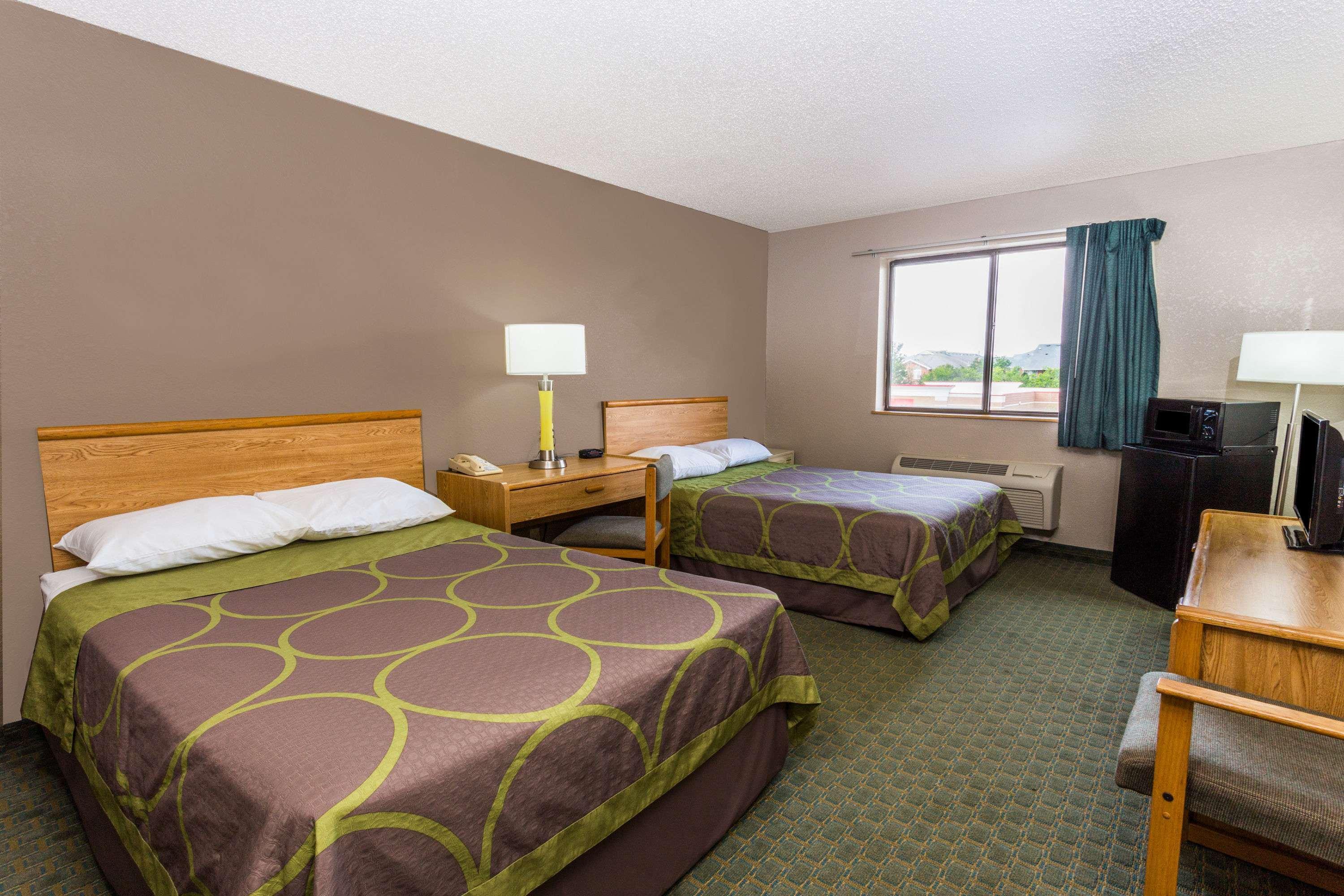 Super 8 by Wyndham St. Charles — photo 5