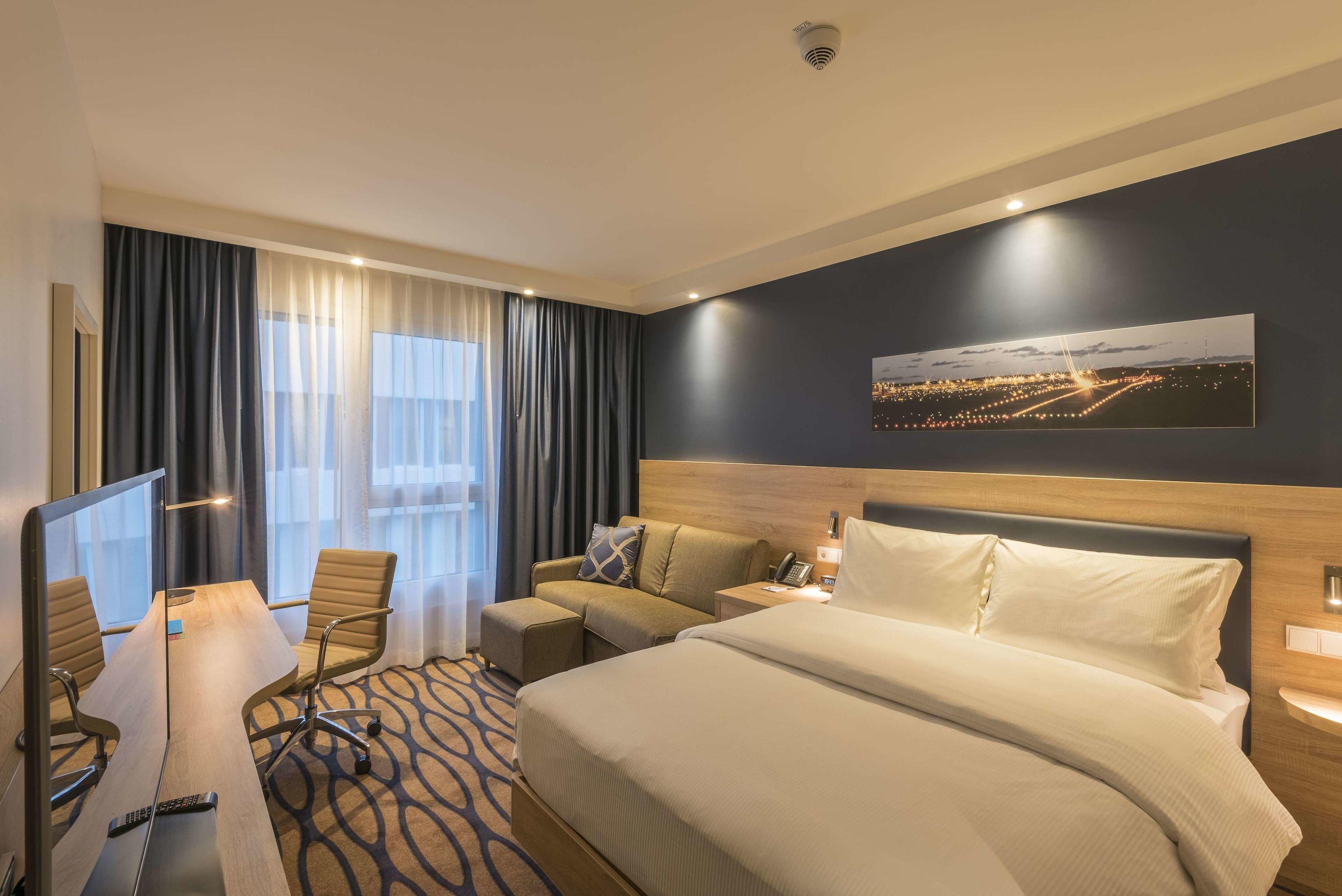 Hampton by Hilton Frankfurt Airport — photo 3