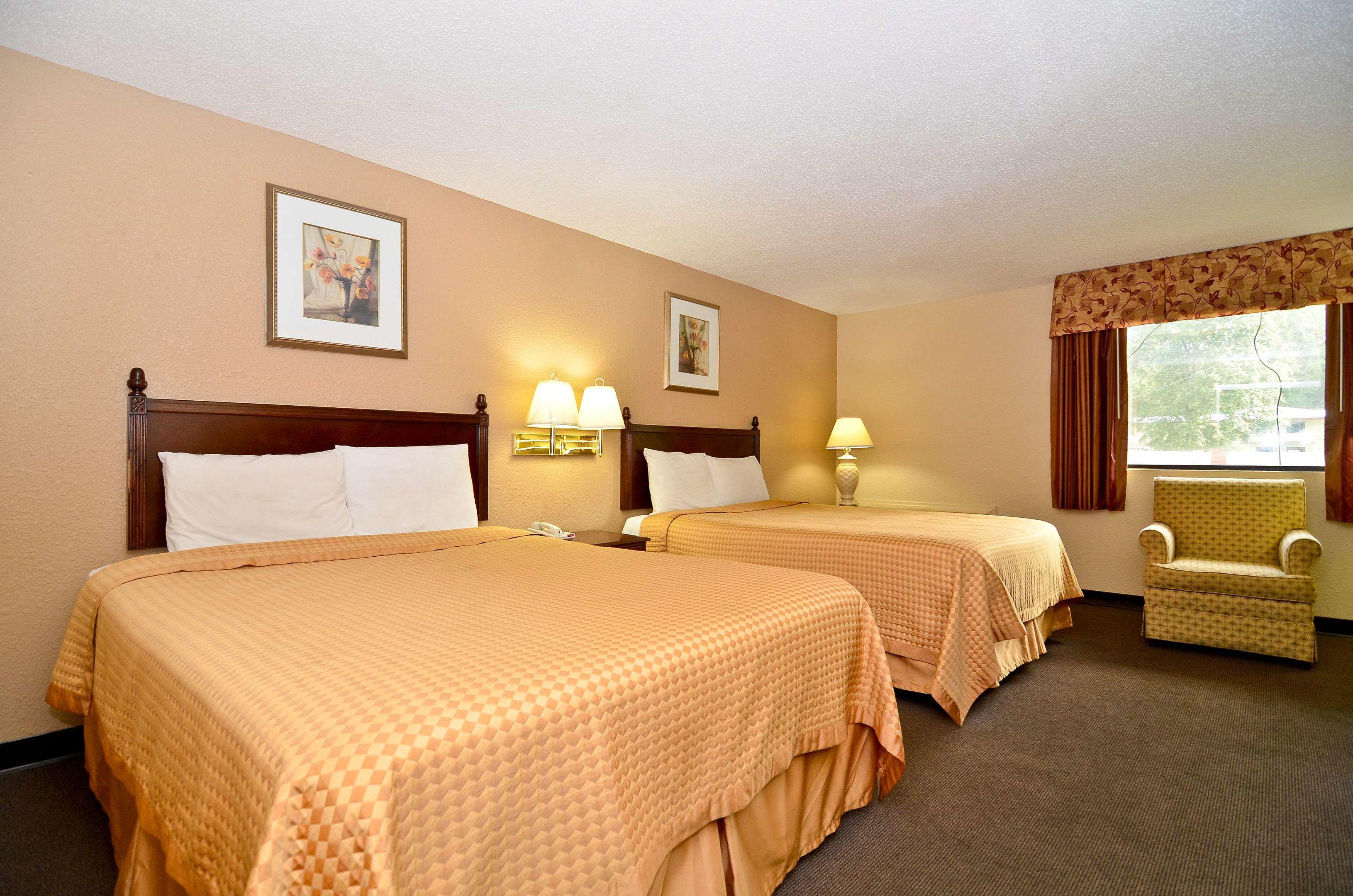 Americas Best Value Inn Smithfield — photo 4
