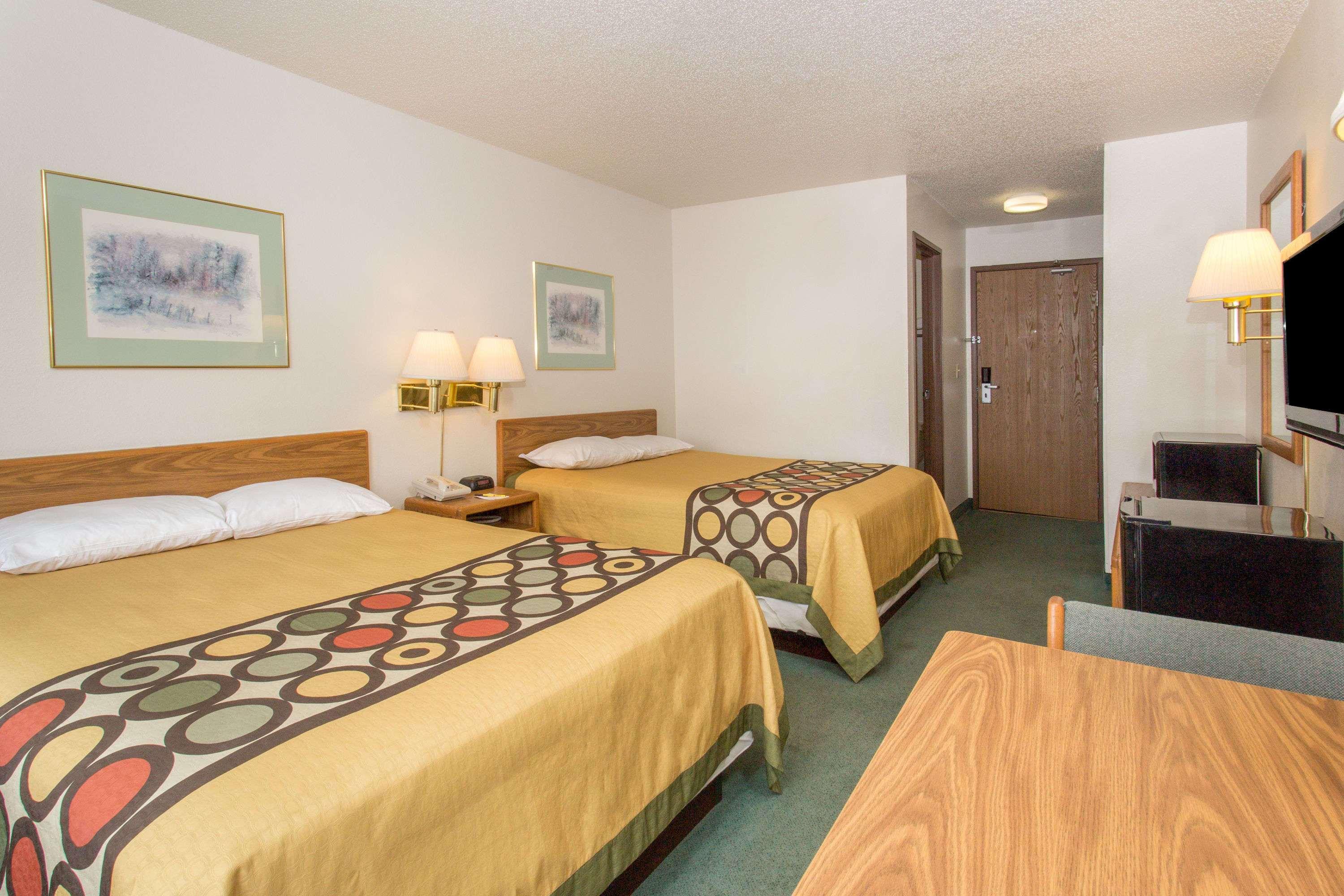 Super 8 by Wyndham Racine — photo 4