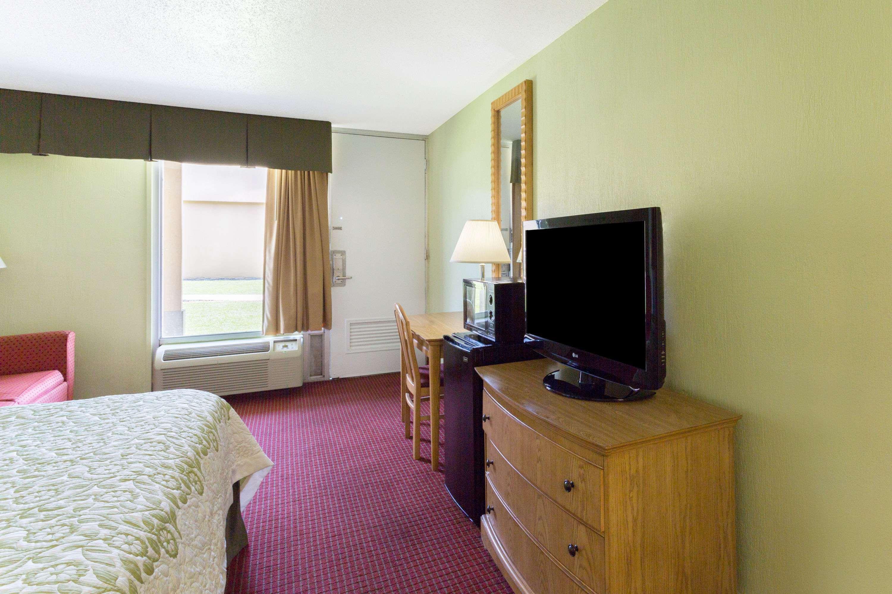 Days Inn Washington — photo 4