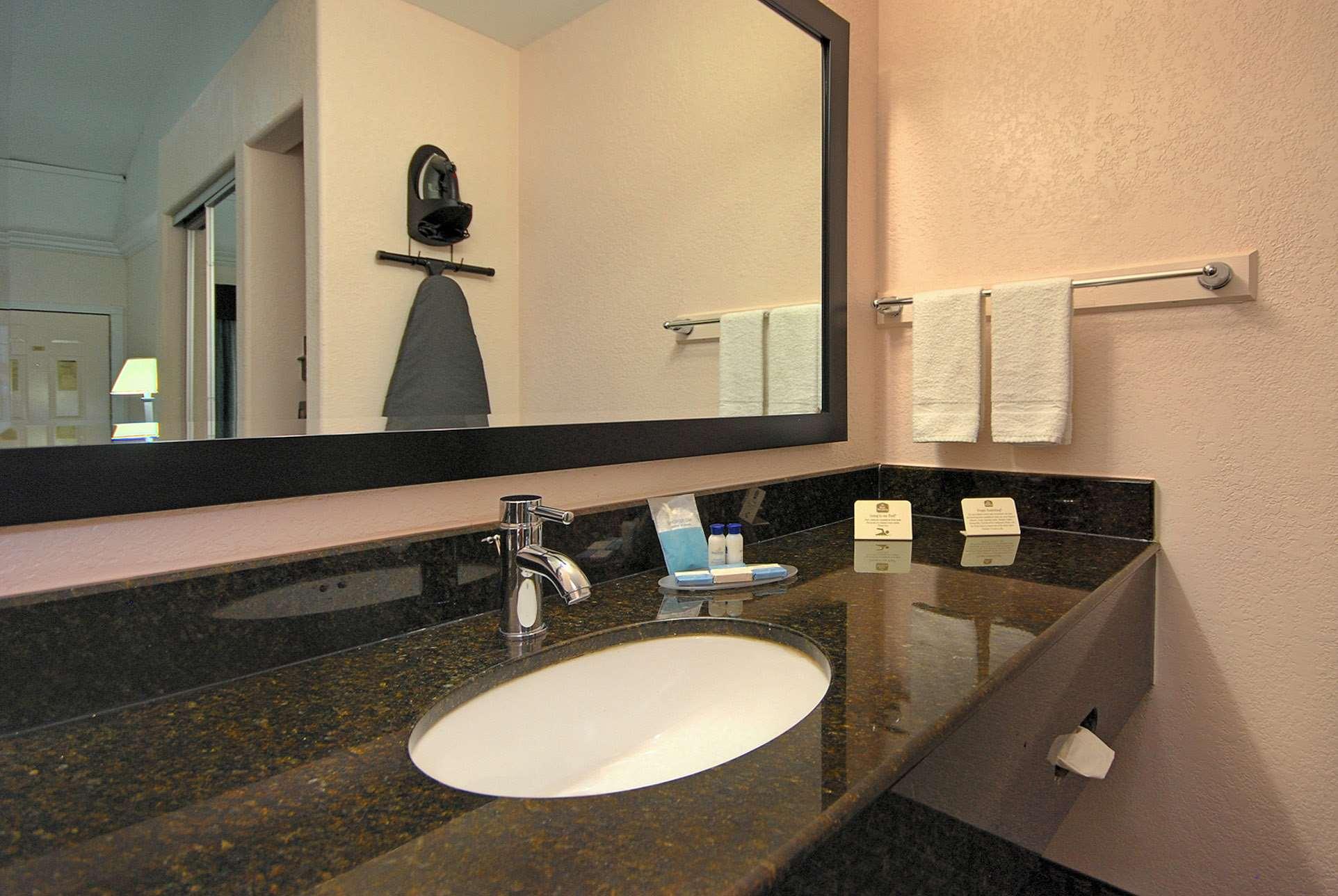 Americas Best Value Inn Sinton — photo 4