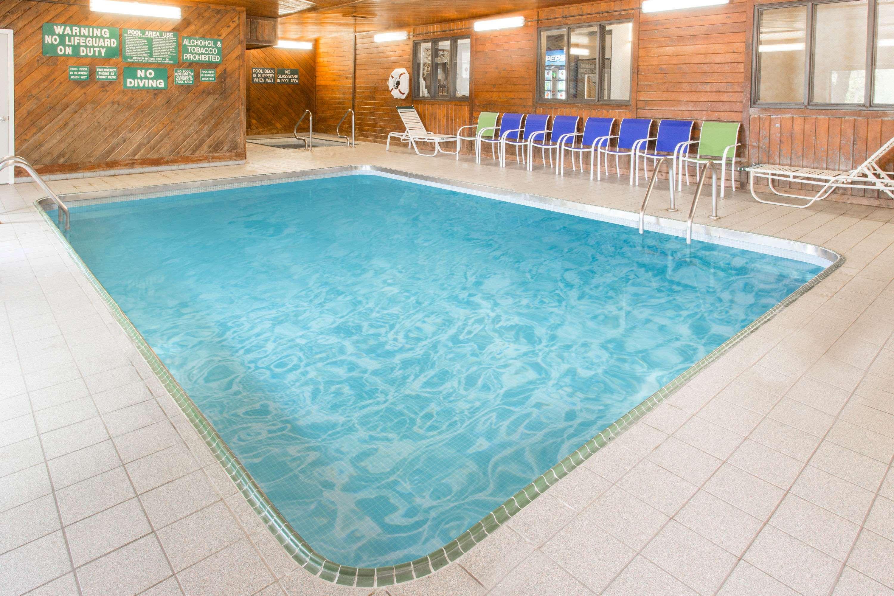 Days Inn & Suites by Wyndham Davenport East — photo 4