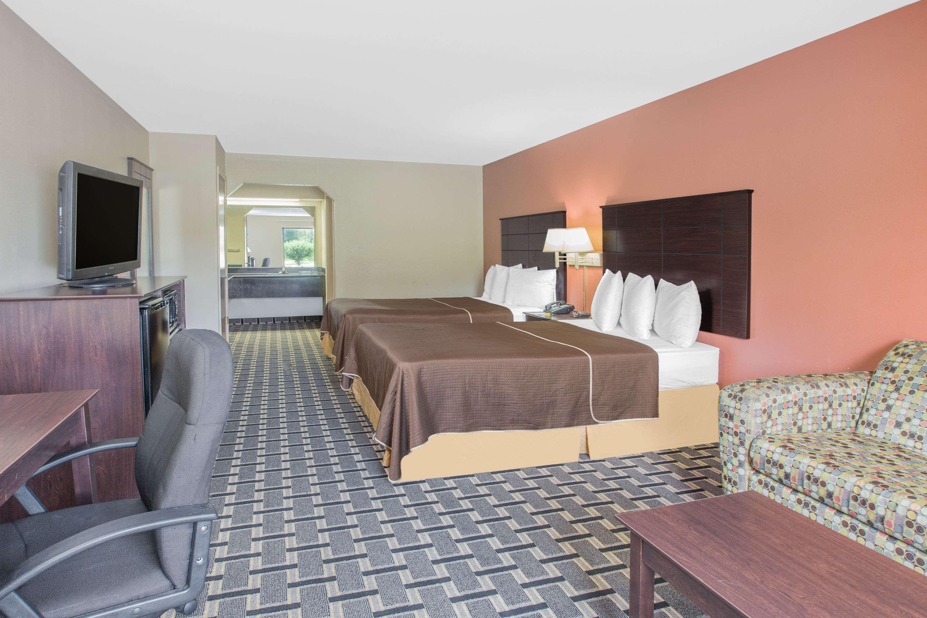 Days Inn & Suites Pine Bluff — photo 3