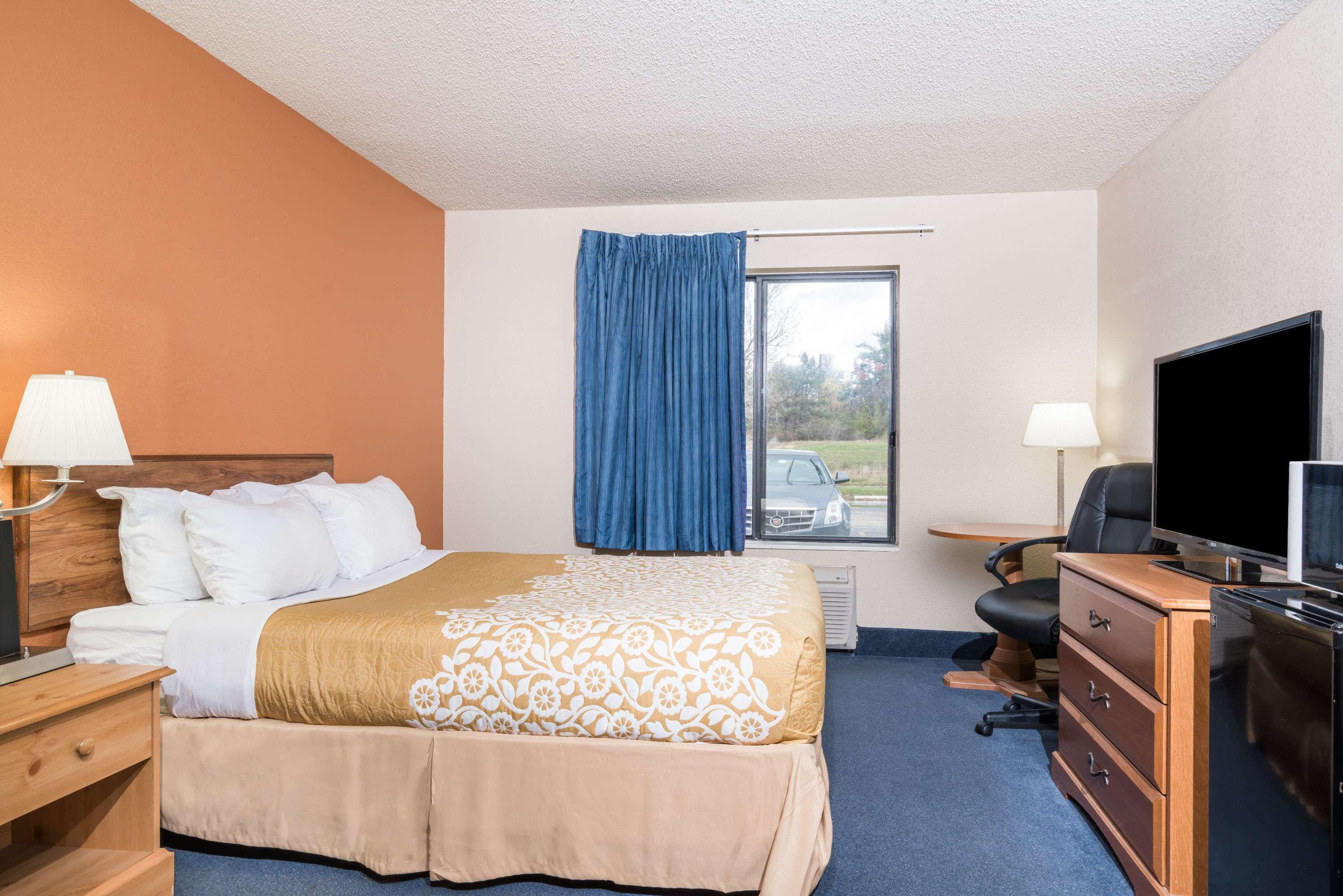 Days Inn Black River Falls — photo 5