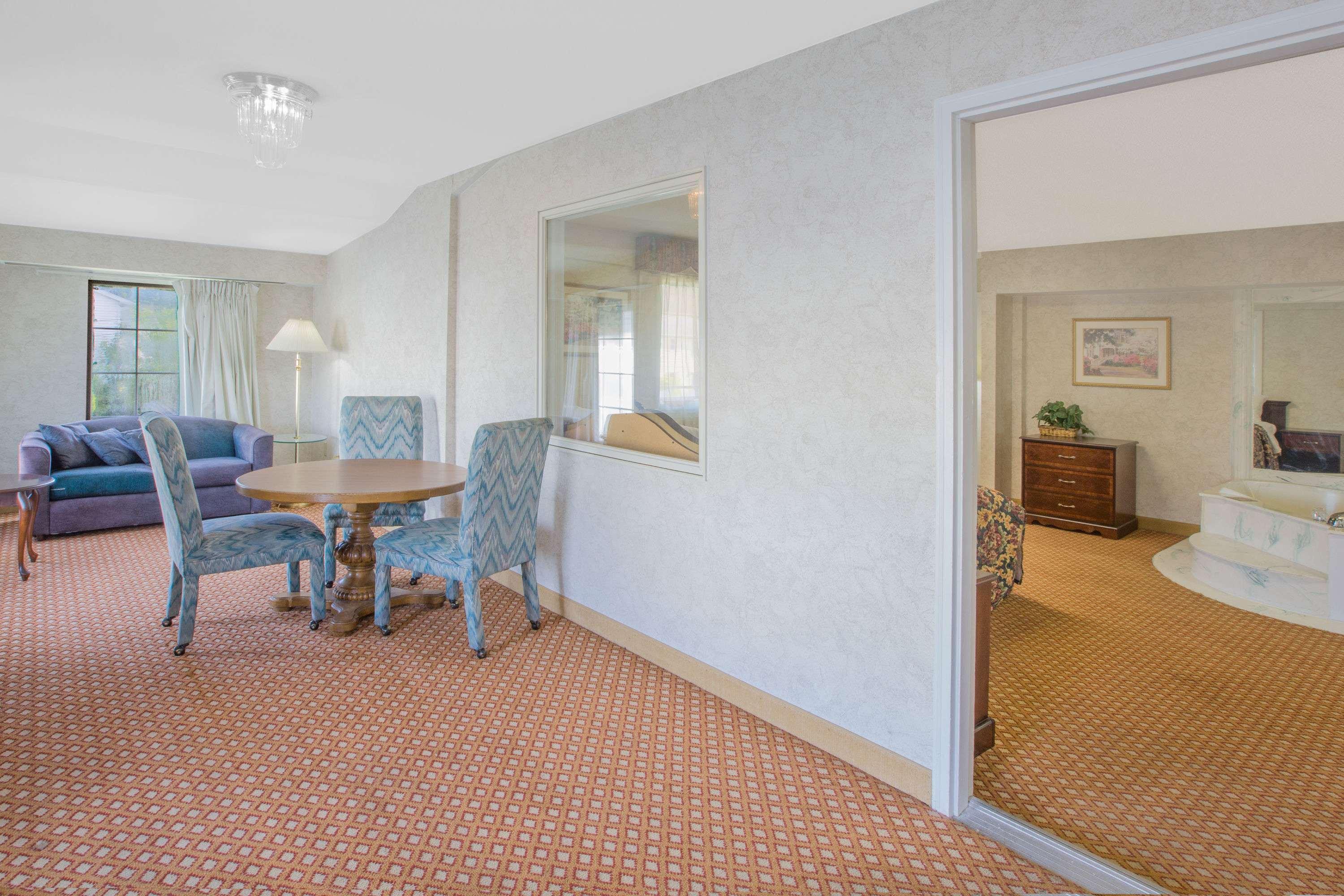 Days Inn by Wyndham Port Huron — photo 5