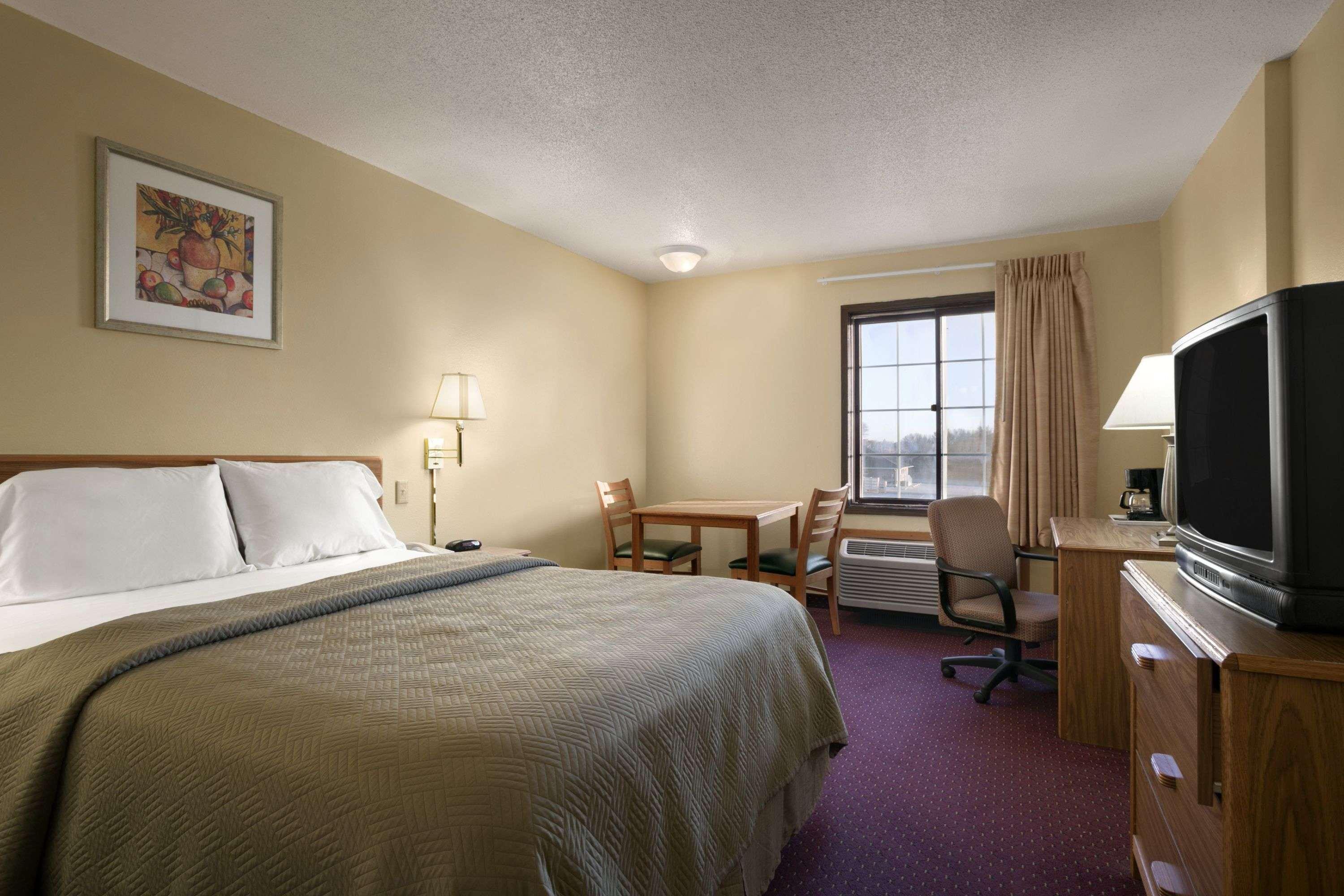 Travelodge Inn & Suites by Wyndham Muscatine — photo 4