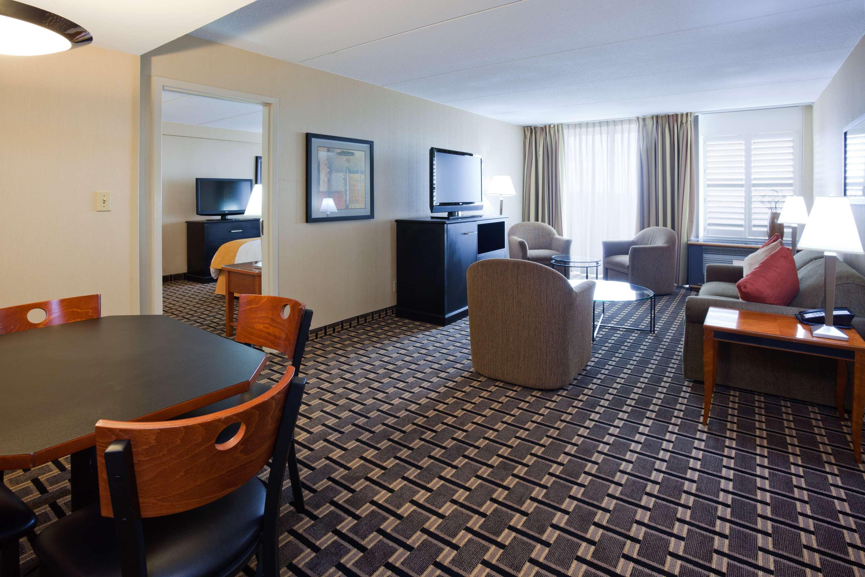 Radisson Milwaukee West — photo 3