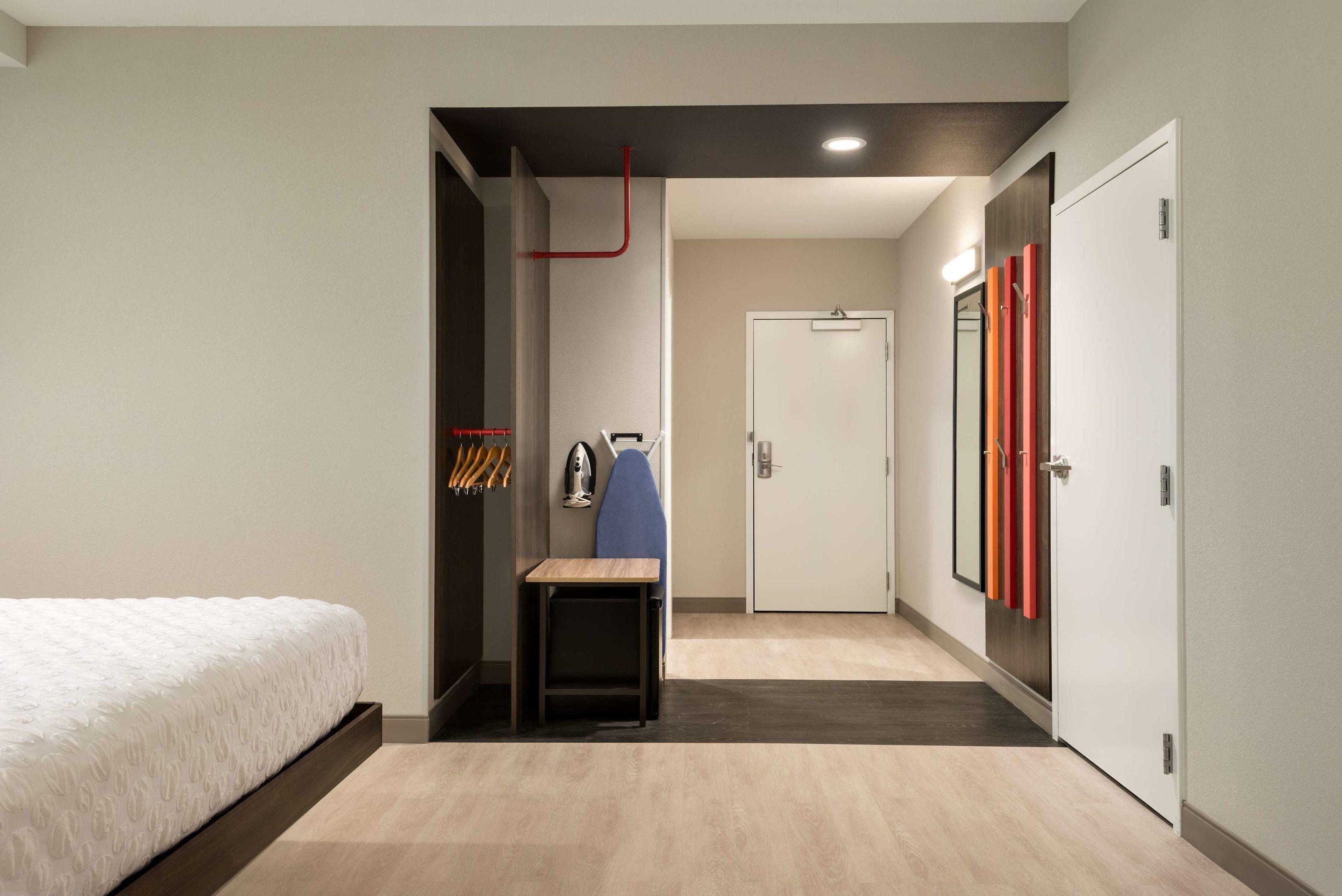 Tru by Hilton Cedar Rapids Westdale — photo 4