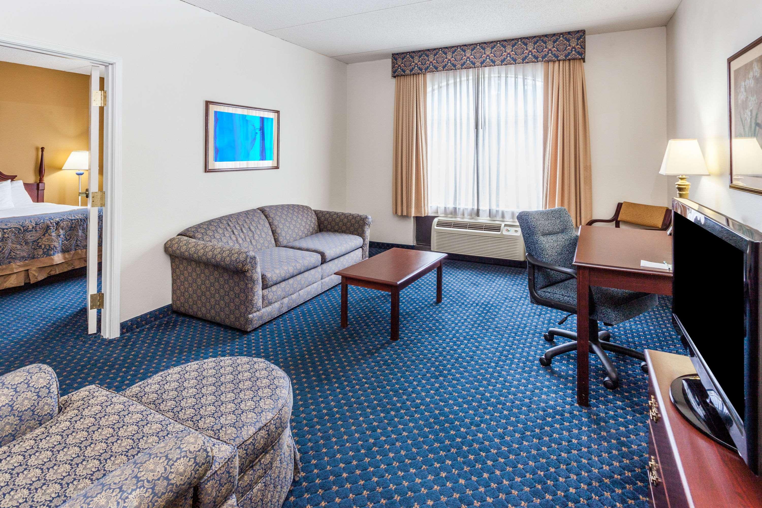 Wingate by Wyndham - Atlanta at Six Flags — photo 4