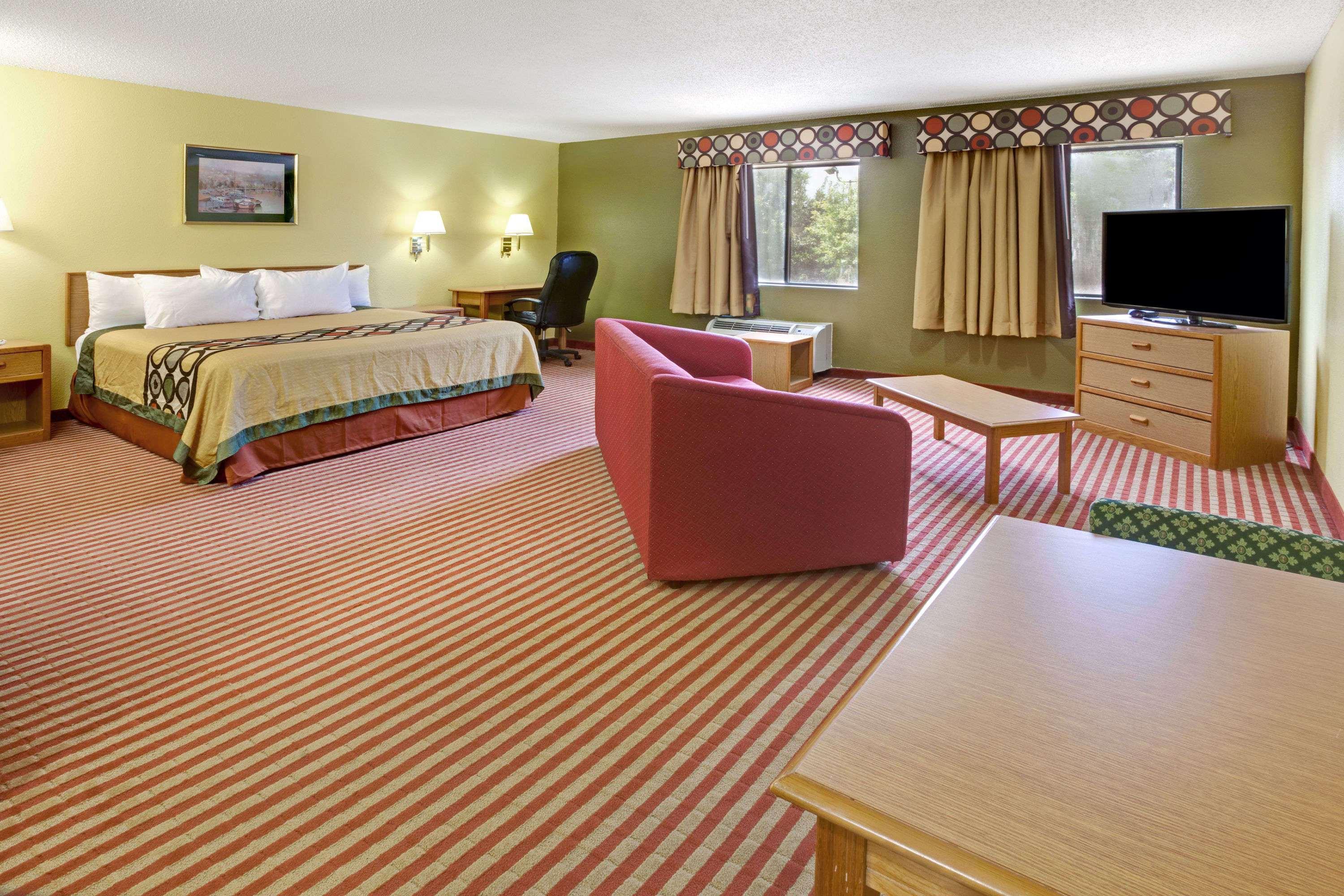 Super 8 by Wyndham Pasadena — photo 3