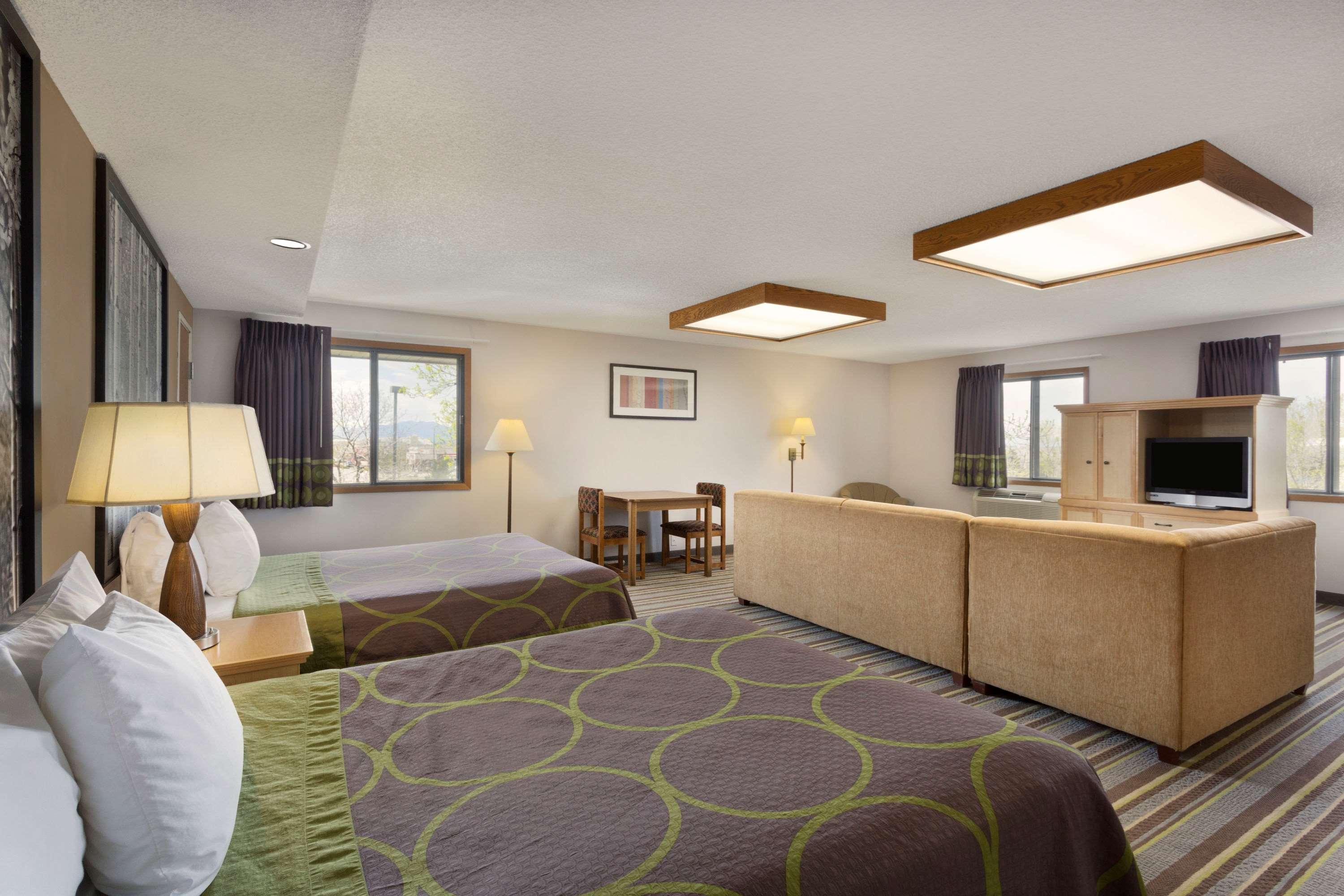Super 8 by Wyndham Westminster Denver North — photo 5