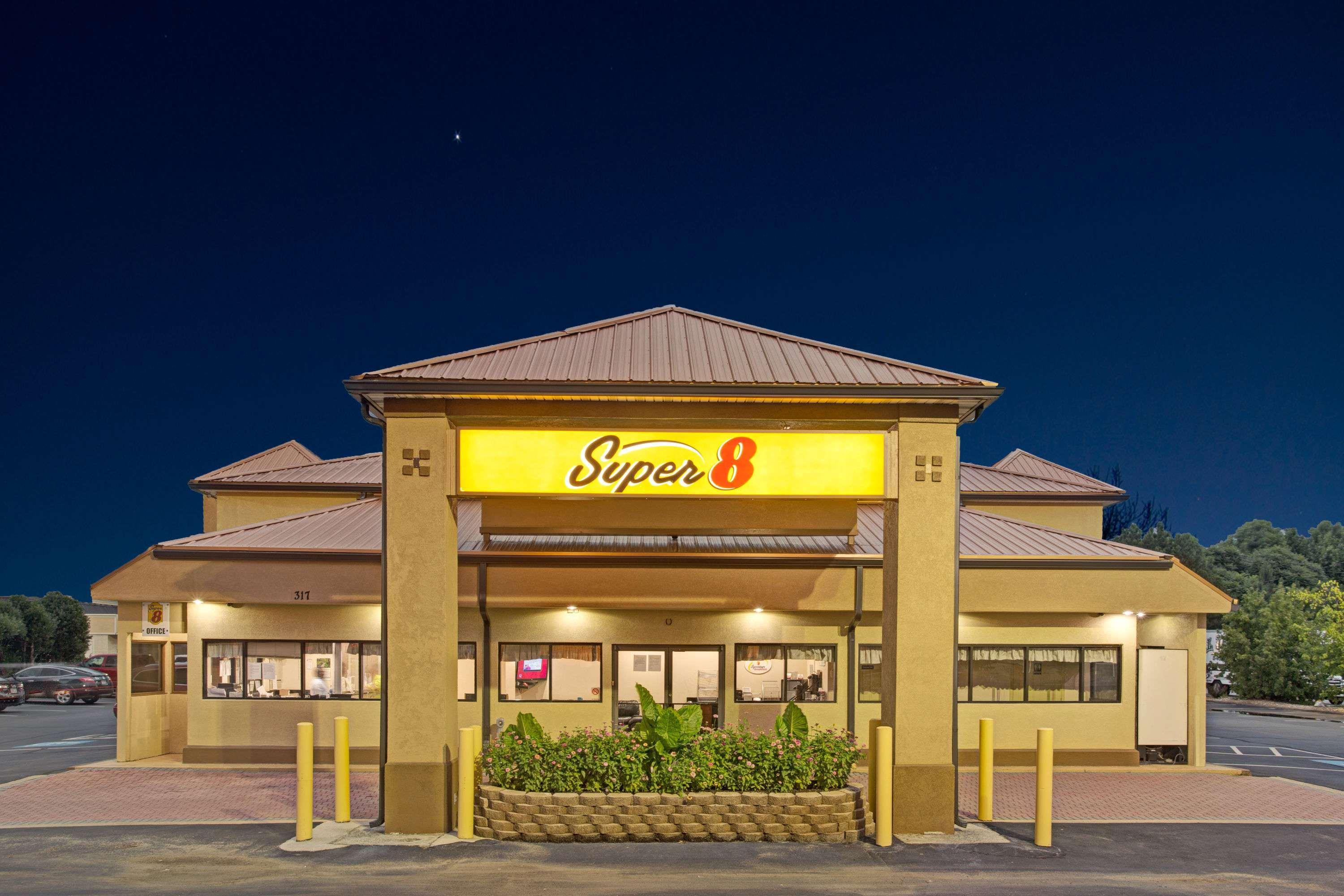Super 8 by Wyndham Suwanee — photo 3