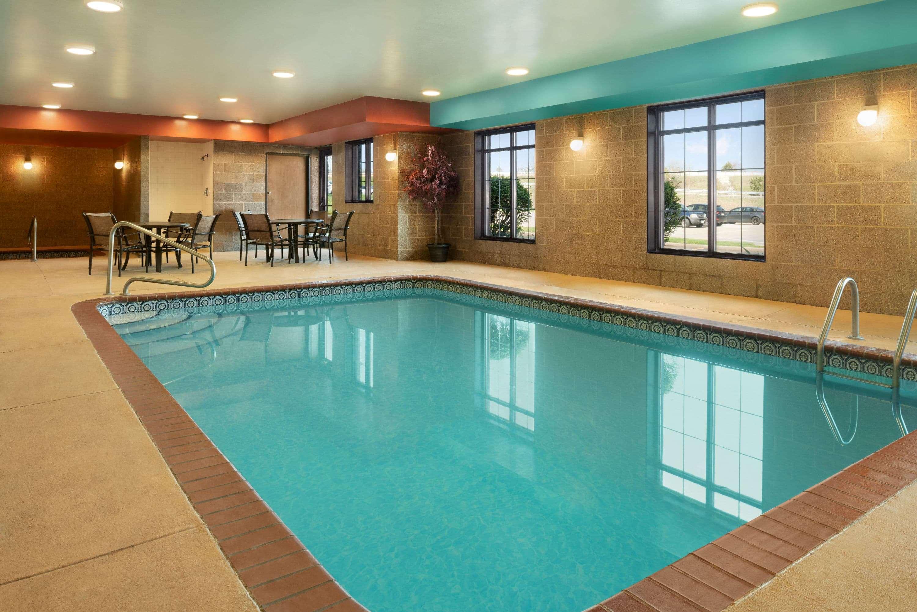 Super 8 by Wyndham Akron S/Green/Uniontown OH — photo 4