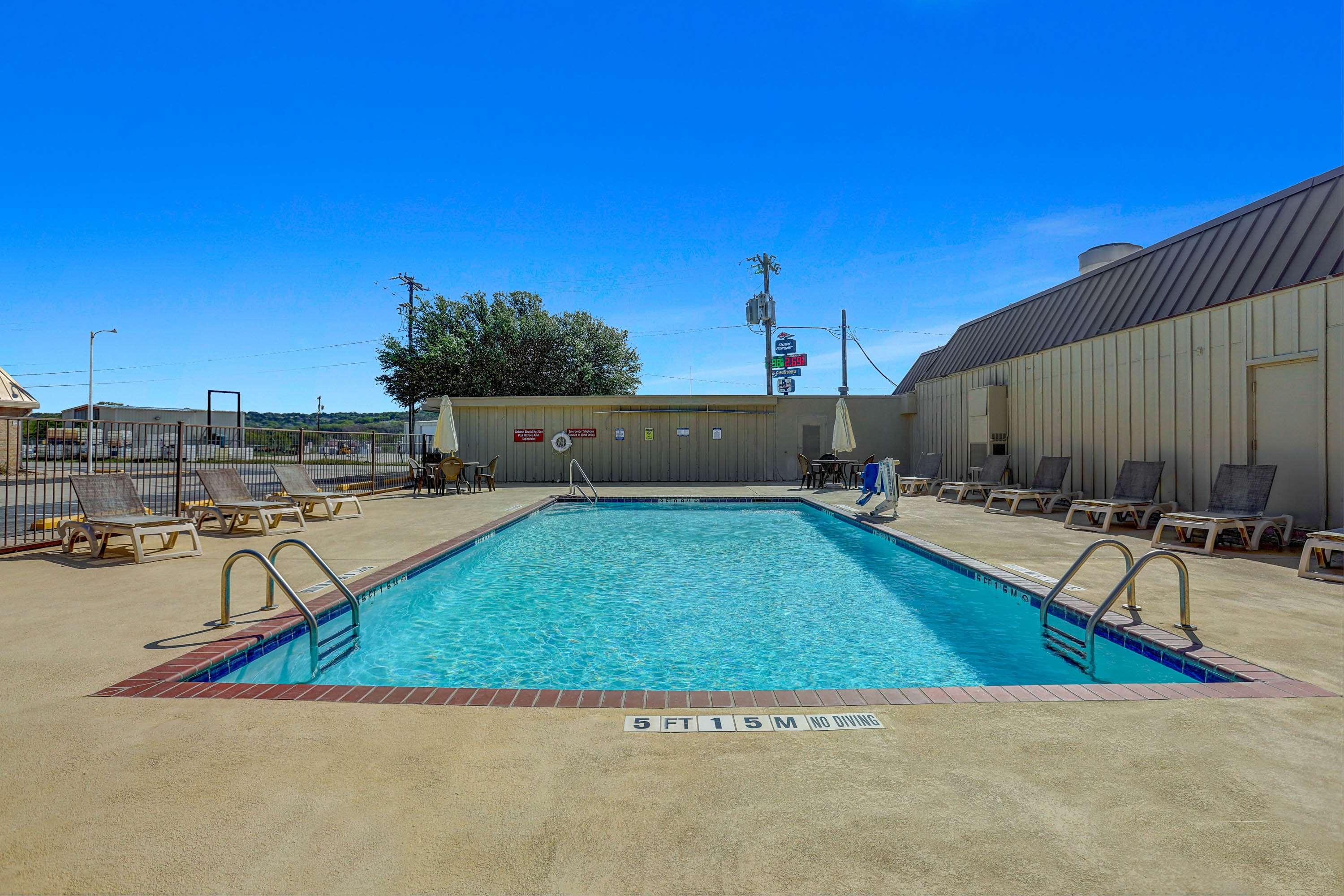 Motel 6 Sonora — photo 5