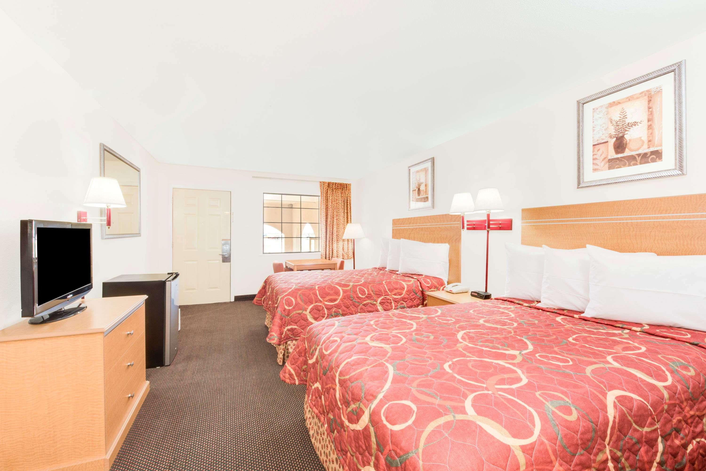 Days Inn Andrews — photo 4