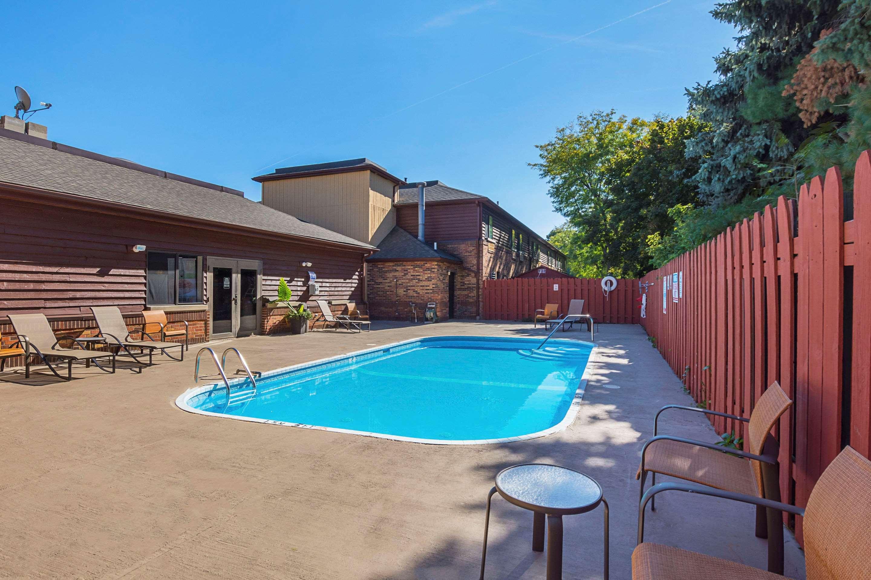 Quality Inn & Suites — photo 4