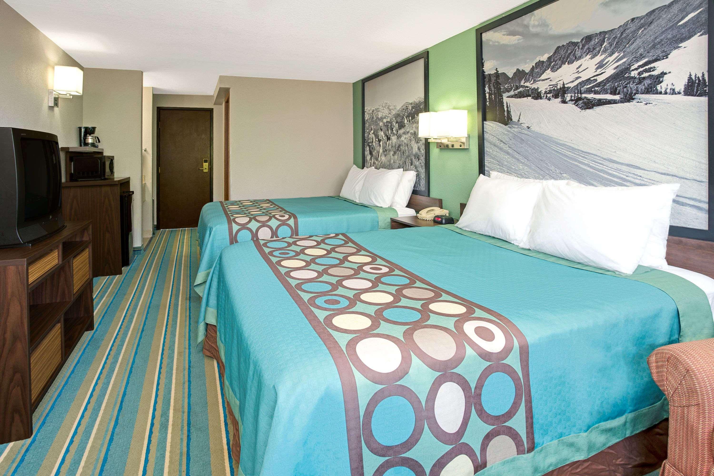 Super 8 by Wyndham Denver Stapleton — photo 4