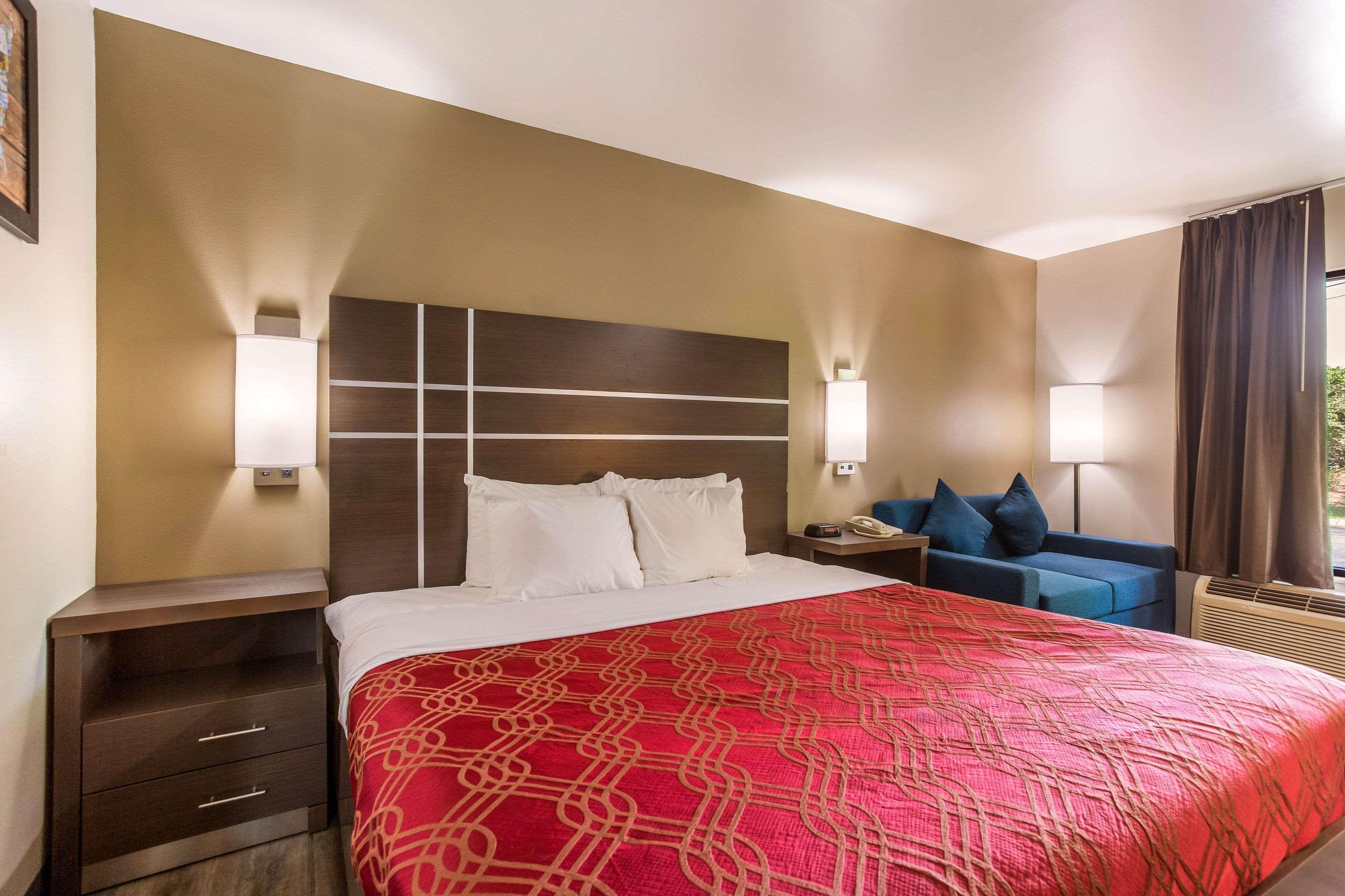 Econo Lodge  Inn & Suites — photo 5