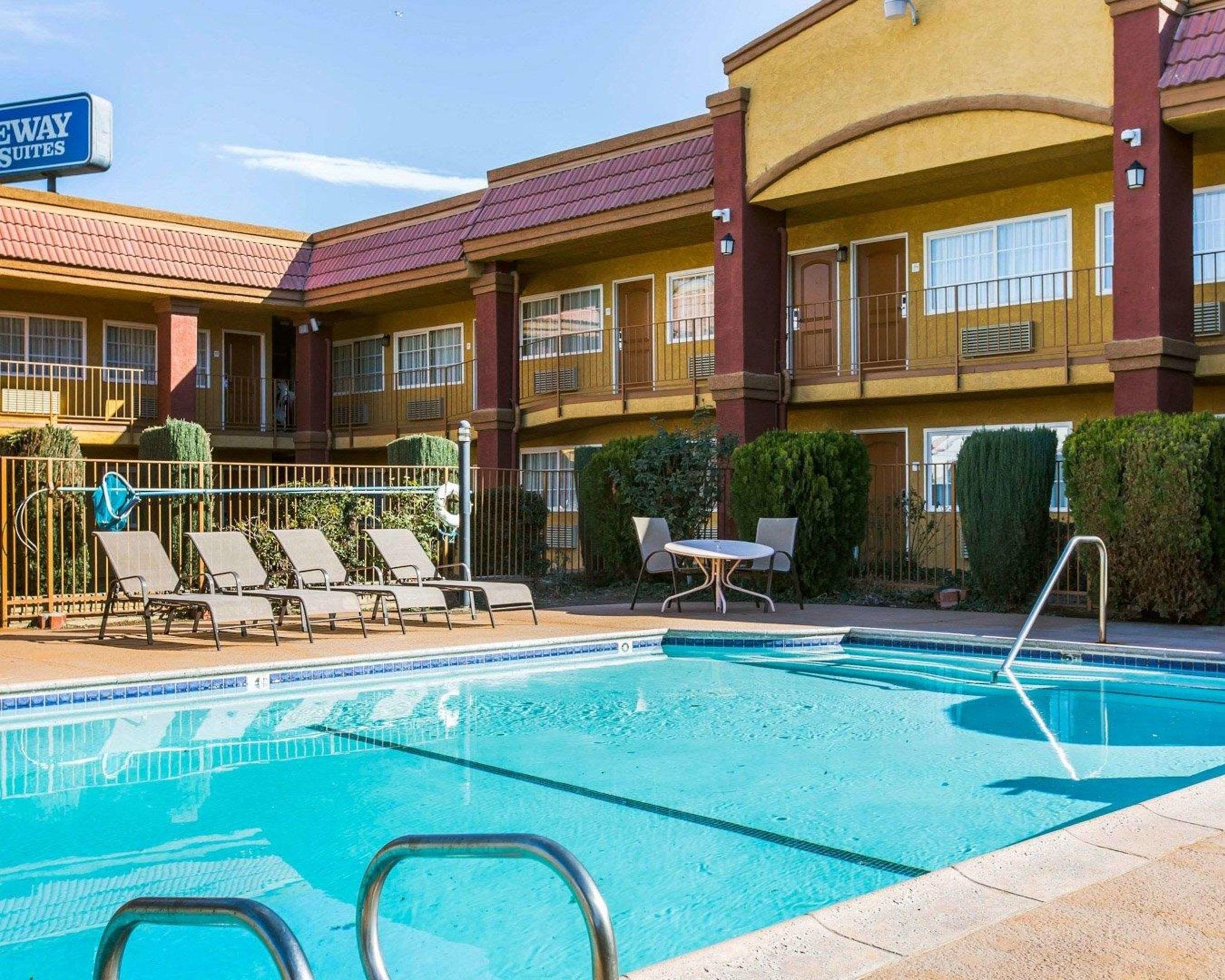 Rodeway Inn & Suites — photo 5