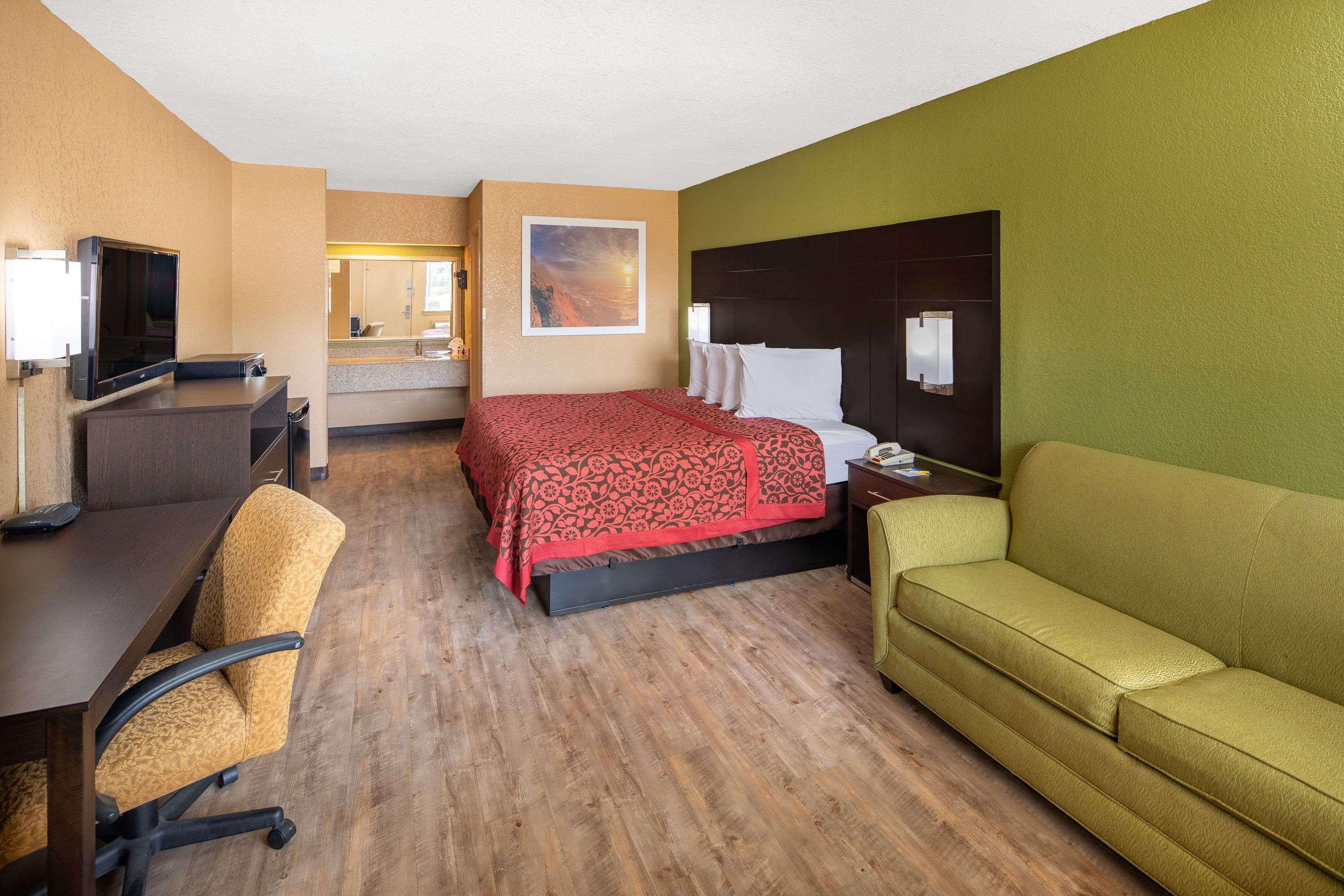 Days Inn by Wyndham Tupelo — photo 5