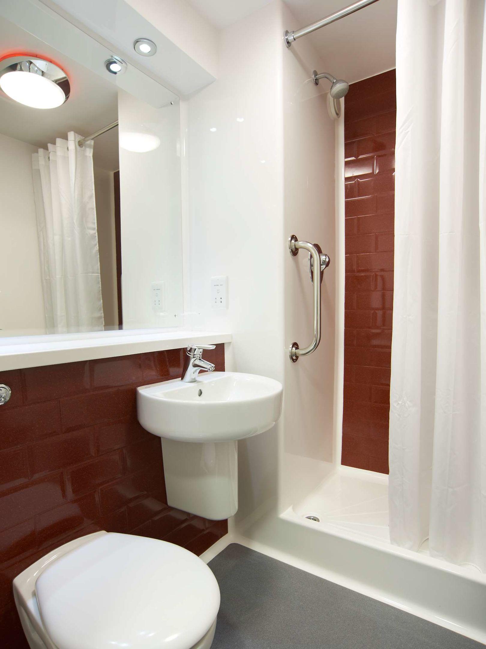 Travelodge High Wycombe Central — photo 5